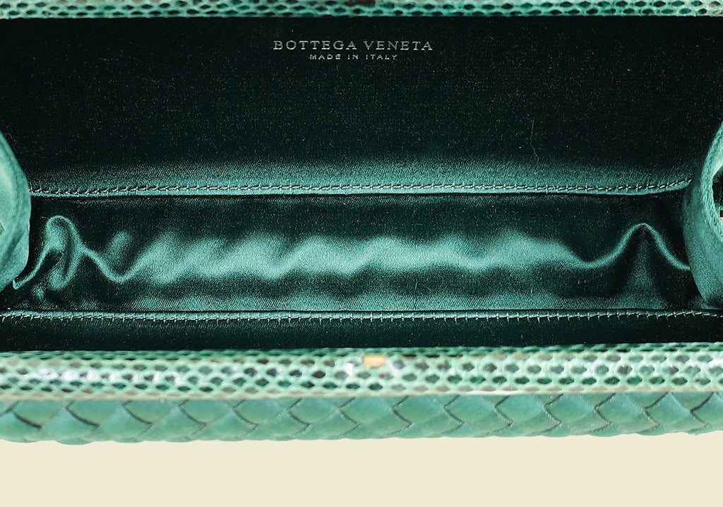 Bottega Veneta Emerald Green Intrecciato Satin Ayers Stretch Knot Clutch