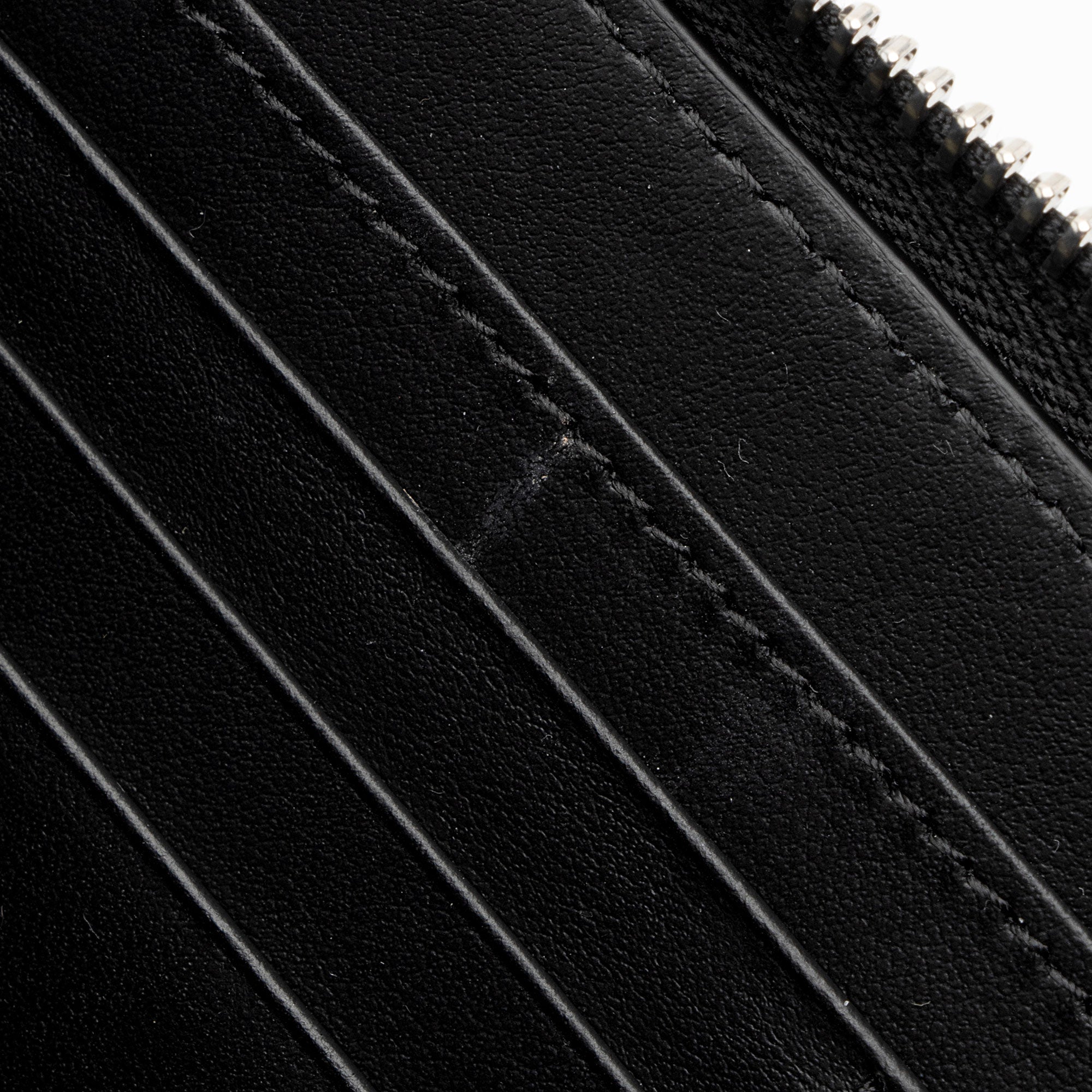 Burberry Calfskin Embossed Logo Elmore Zip Around Wallet (SHF-s1Fg80)