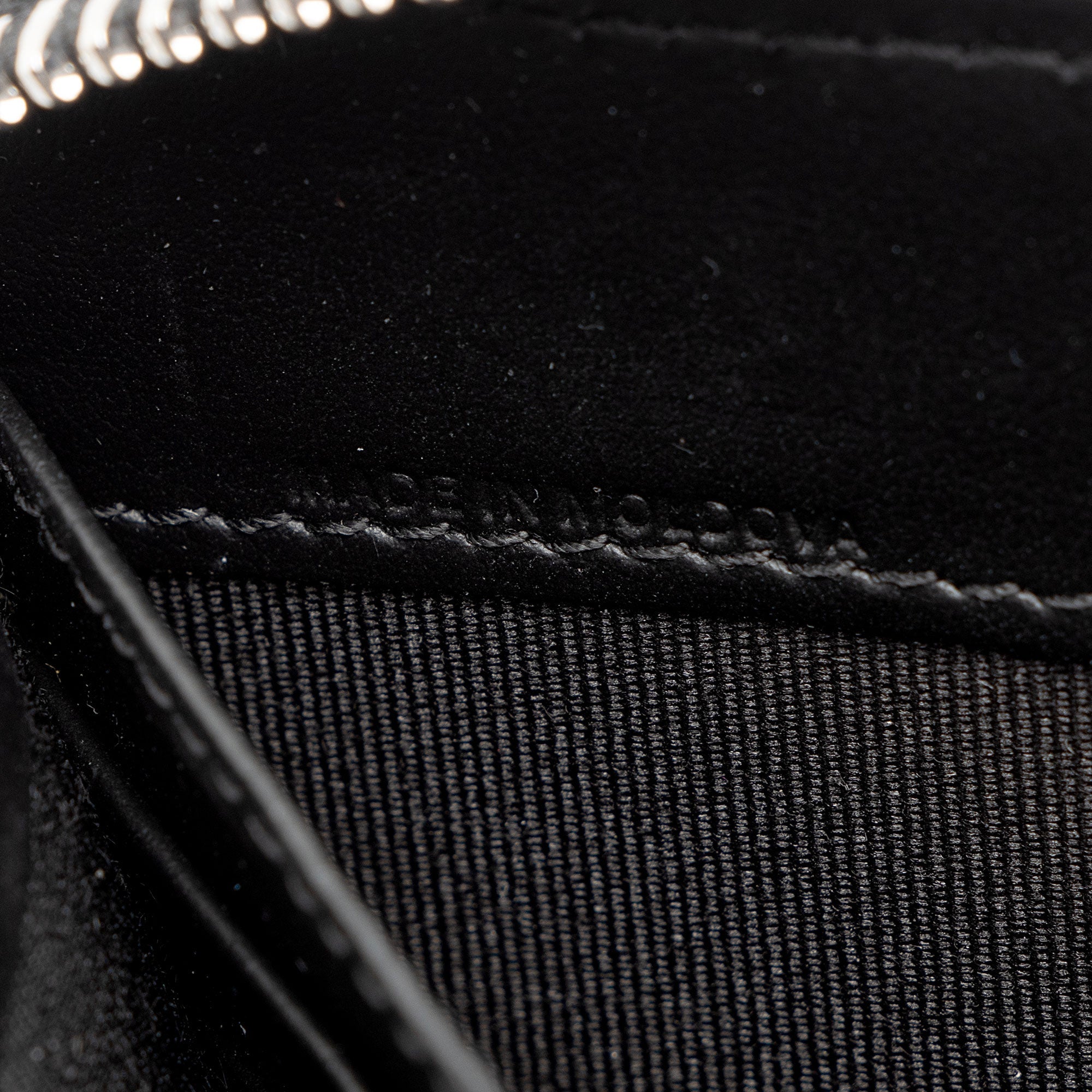 Burberry Calfskin Embossed Logo Elmore Zip Around Wallet (SHF-s1Fg80)