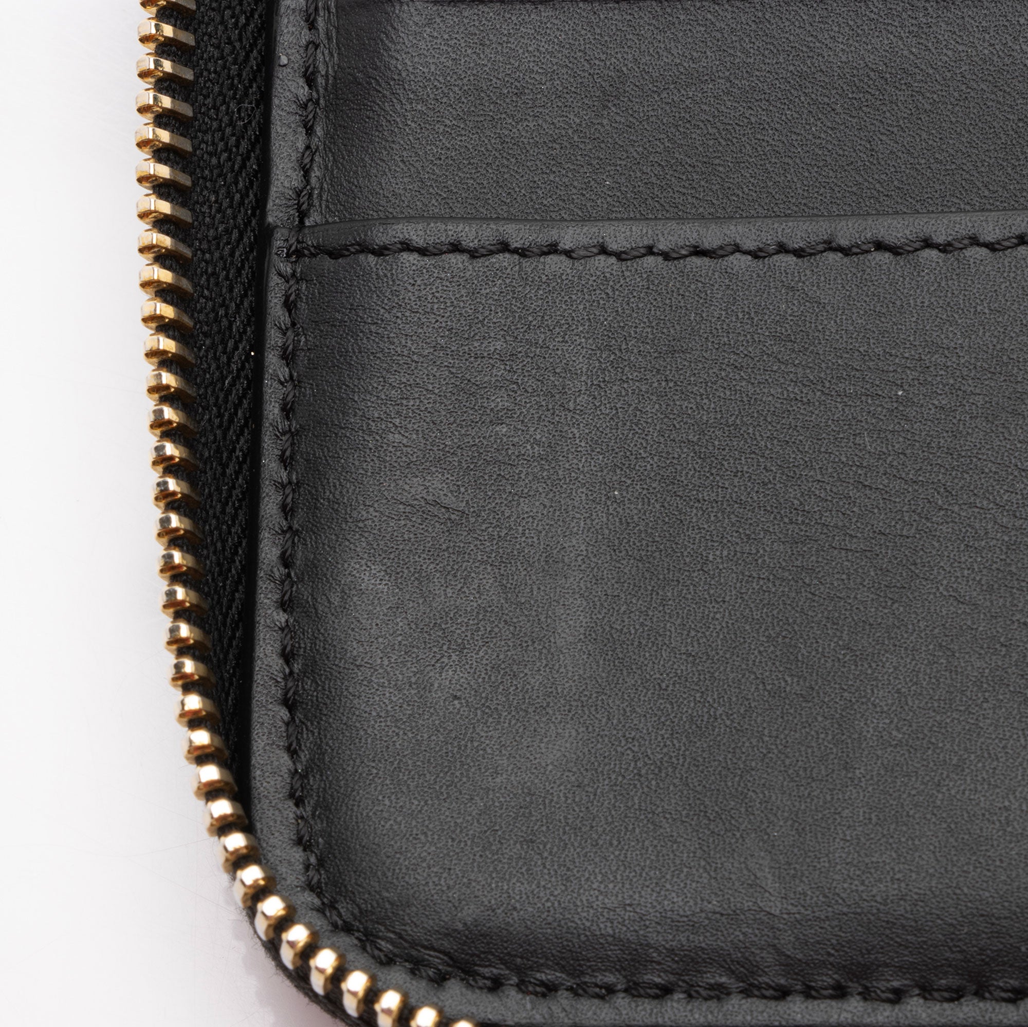 Burberry Calfskin House Check Renfrew Zip Around Wallet (SHF-B5VVSw)