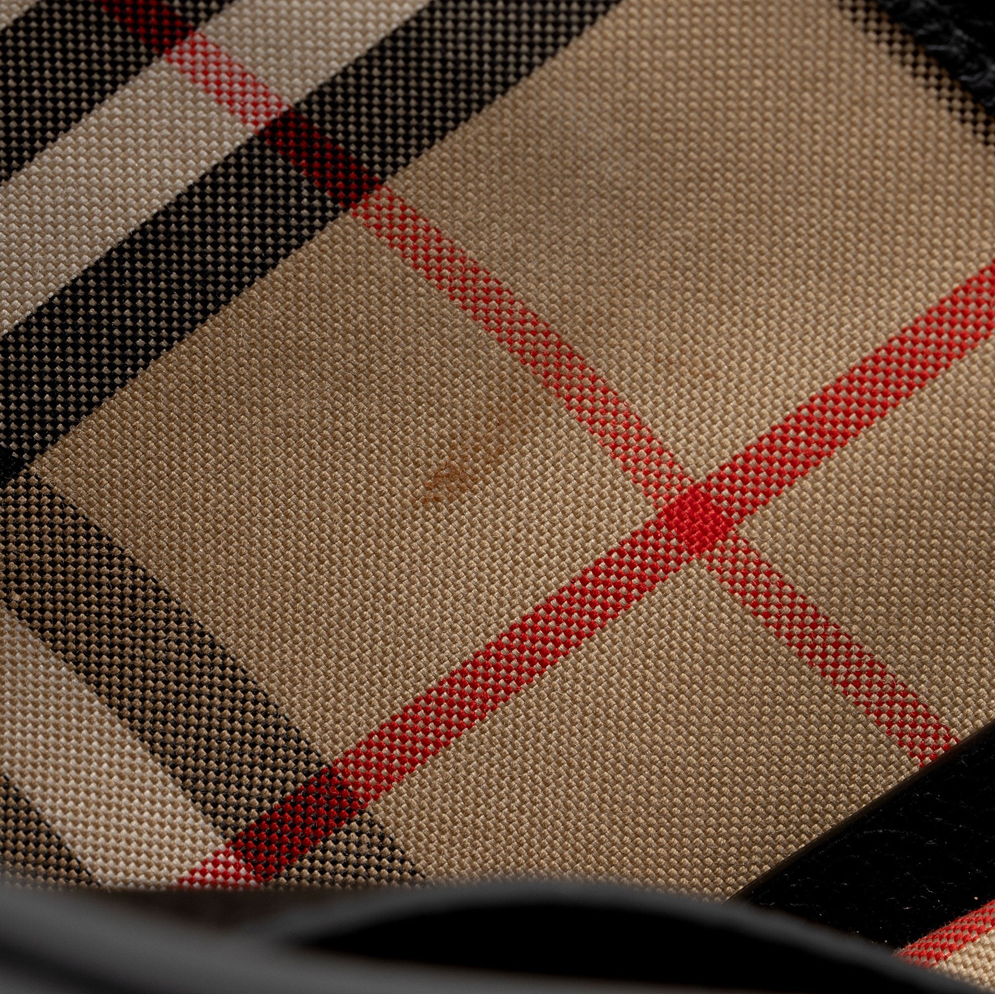 Burberry Calfskin Vintage Check Note Bag (SHF-z0IcUr)