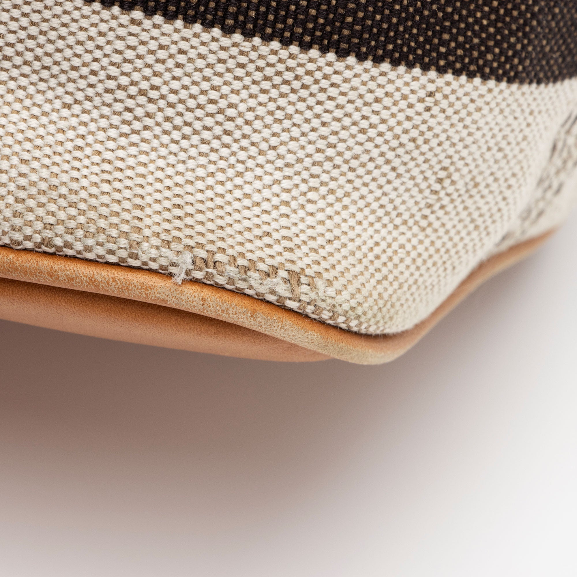 Burberry Canvas Check Ashby Mini Hobo (SHF-NypDEp)