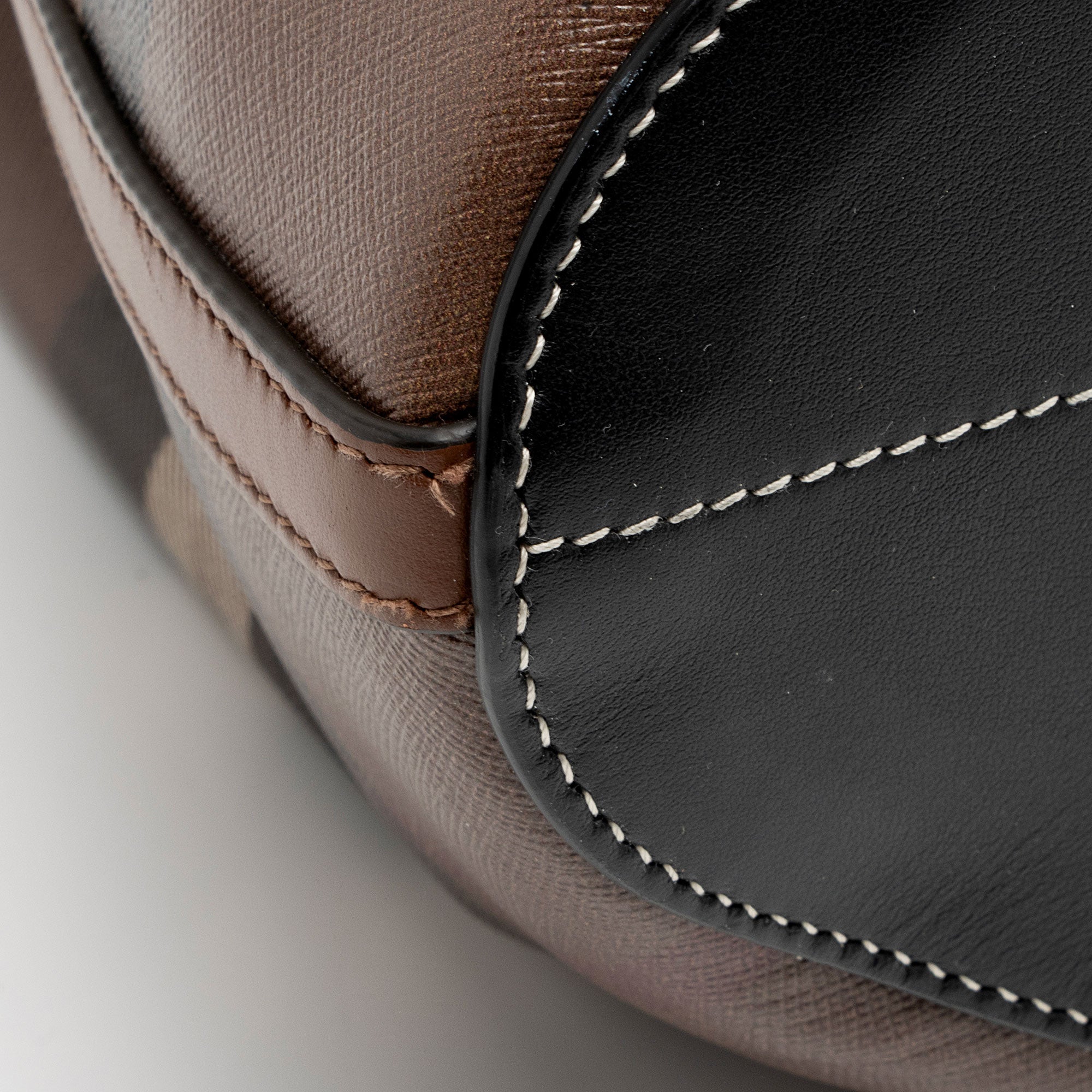 Burberry E-Canvas House Check Small Bucket Bag (SHF-l7XbX4)