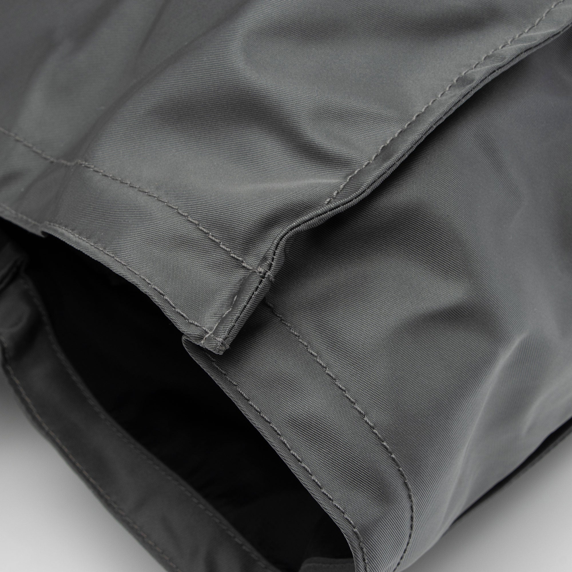 Burberry Econyl Trench Tote (SHF-A88L2j)