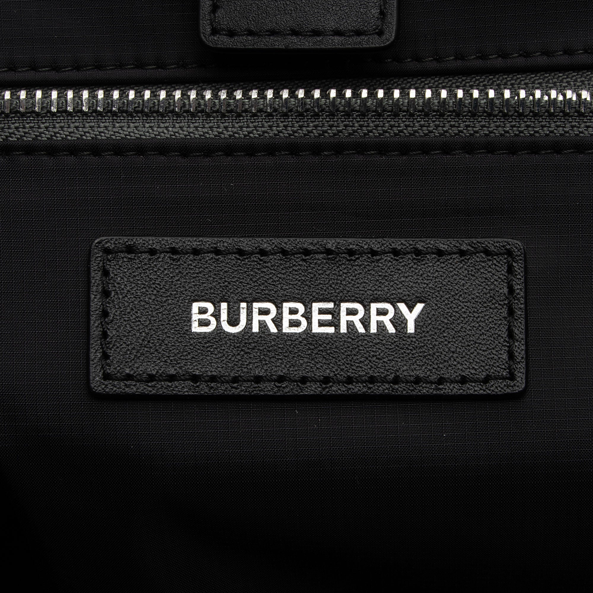 Burberry Econyl Trench Tote (SHF-A88L2j)