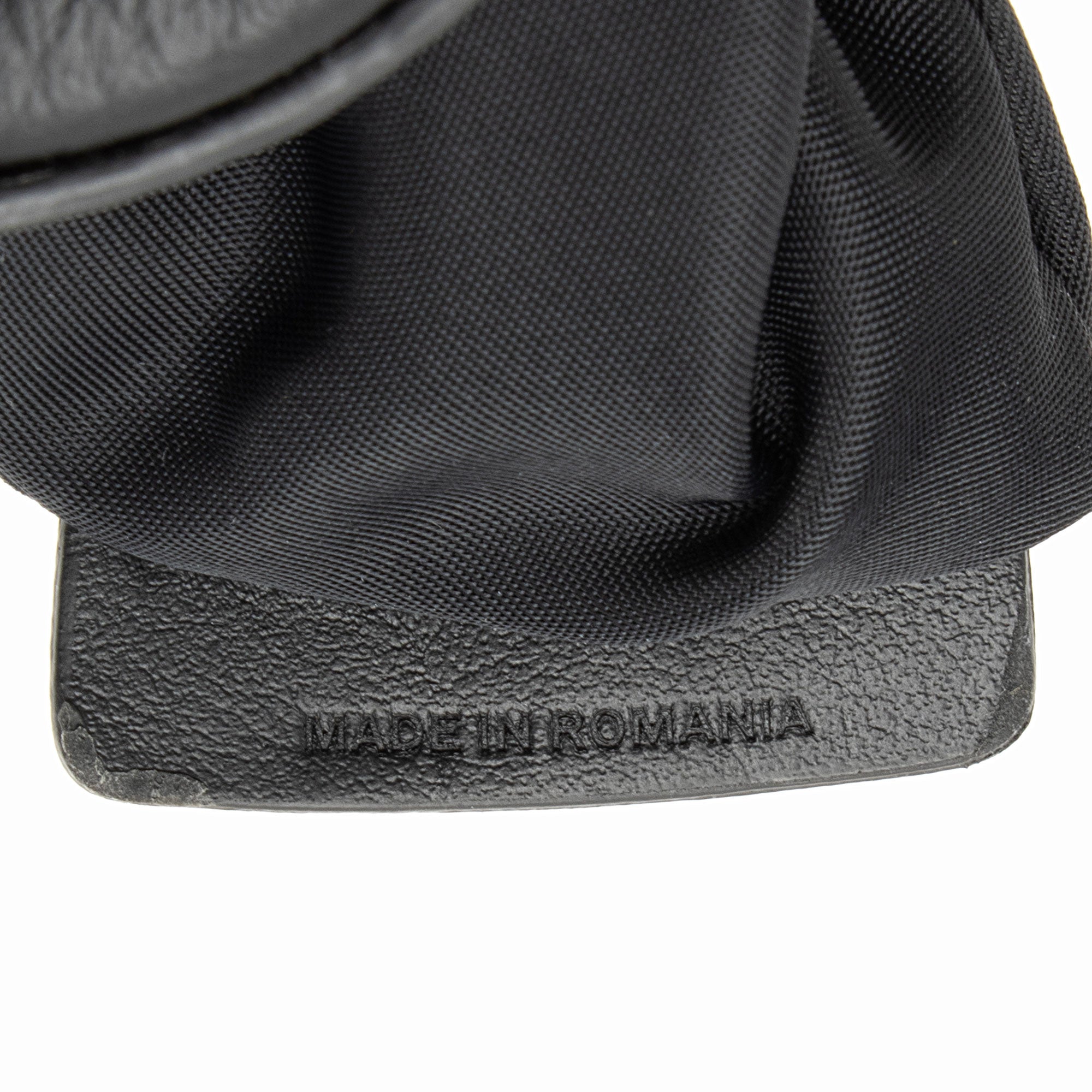 Burberry Embossed Leather Thornton Crossbody (SHF-vFPFlP)