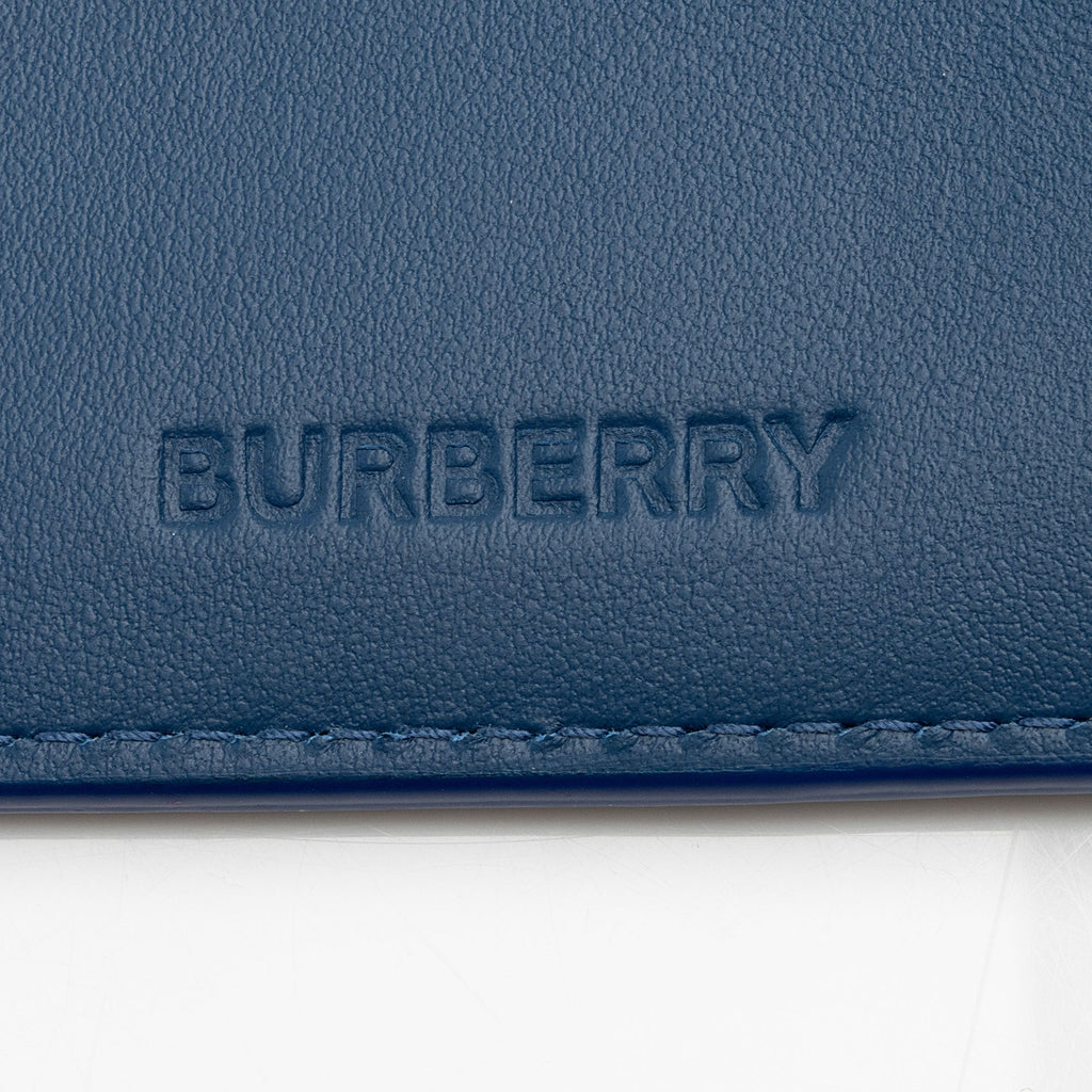 Burberry Embossed Grainy Calfskin  Bi-Fold Wallet (SHF-eDYuMU)