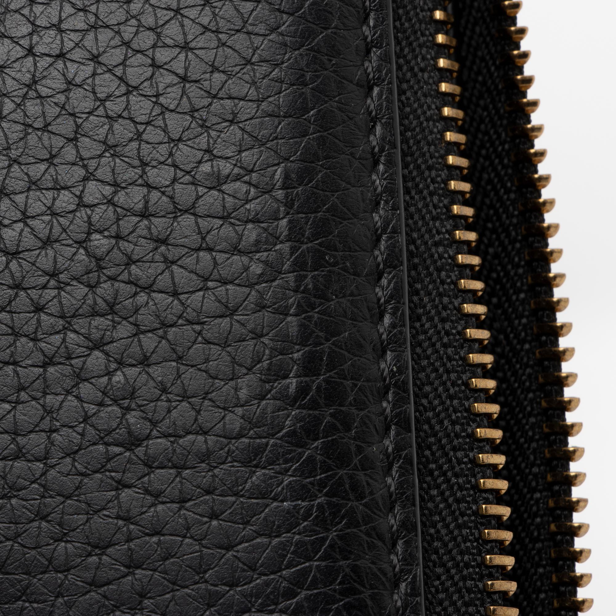 Burberry Grainy Calfskin Embossed Logo Zip Around Wallet (SHF-cYIxLz)