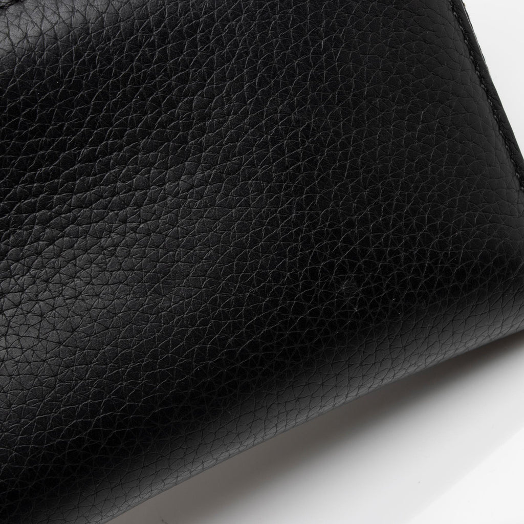 Burberry Grainy Calfskin Embossed Logo Zip Around Wallet (SHF-cYIxLz)