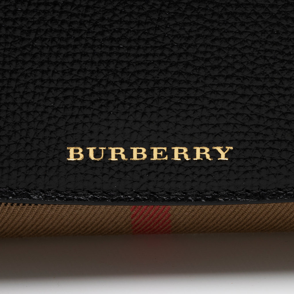 Burberry House Check Henley Chain Wallet (SHF-8PkzNG)