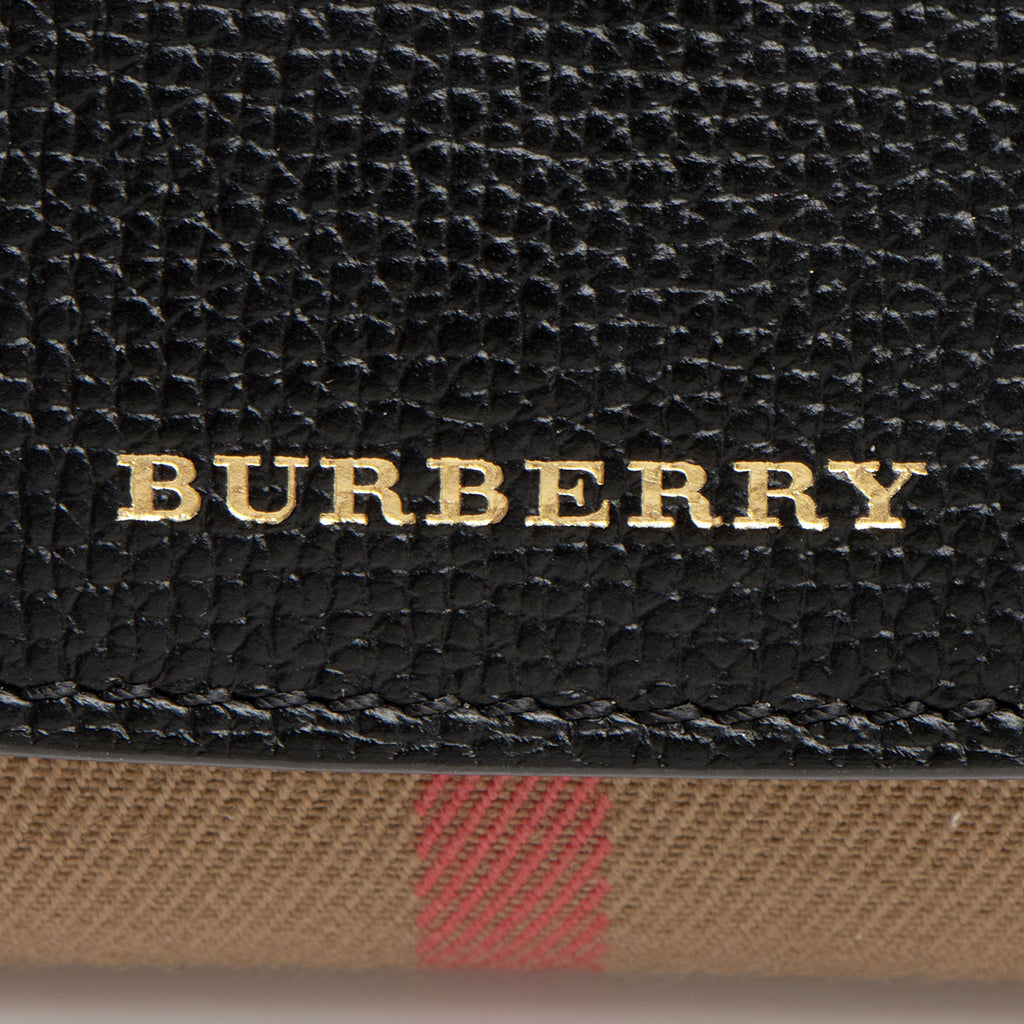 Burberry House Check Henley Chain Wallet (SHF-s1Vb4C)