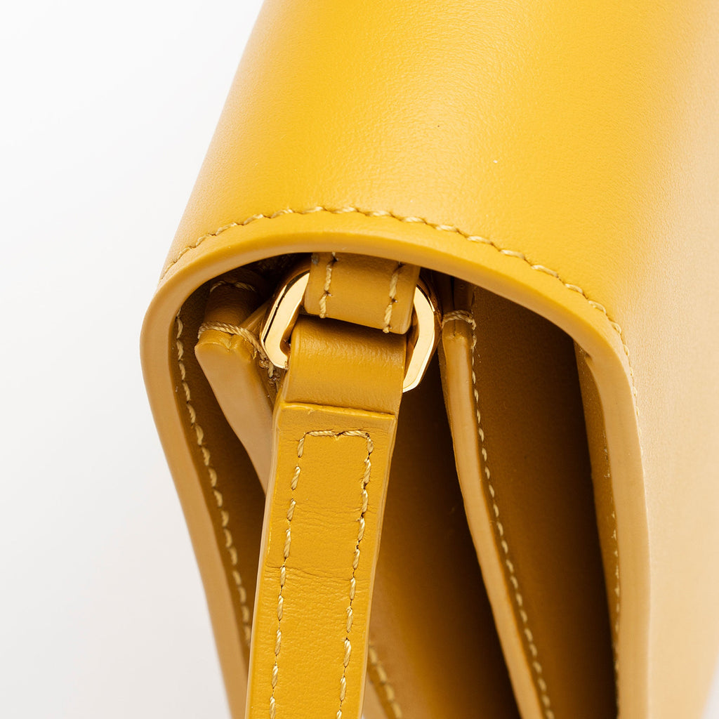 Burberry Leather Hazelmere Wallet on Strap (SHF-hVhkN8)