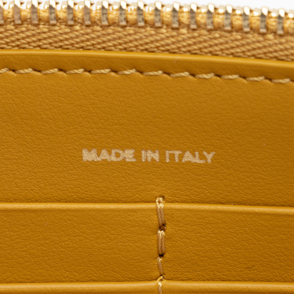 Burberry Leather Hazelmere Wallet on Strap (SHF-hVhkN8)