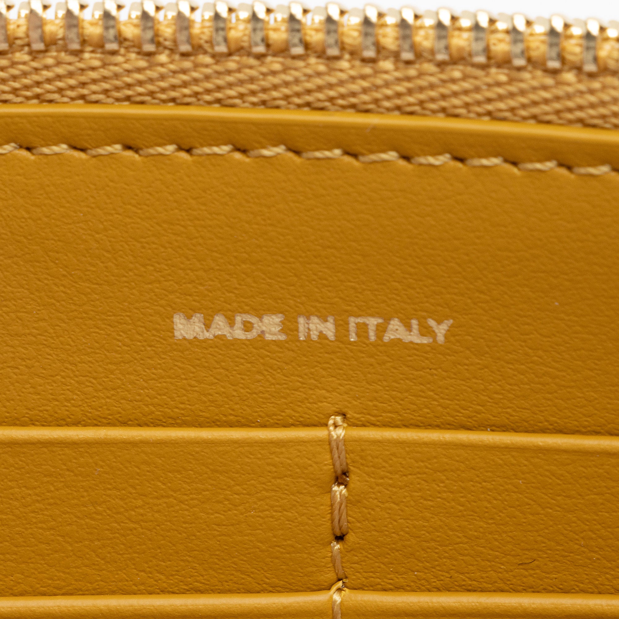 Burberry Leather Hazelmere Wallet on Strap (SHF-hVhkN8)