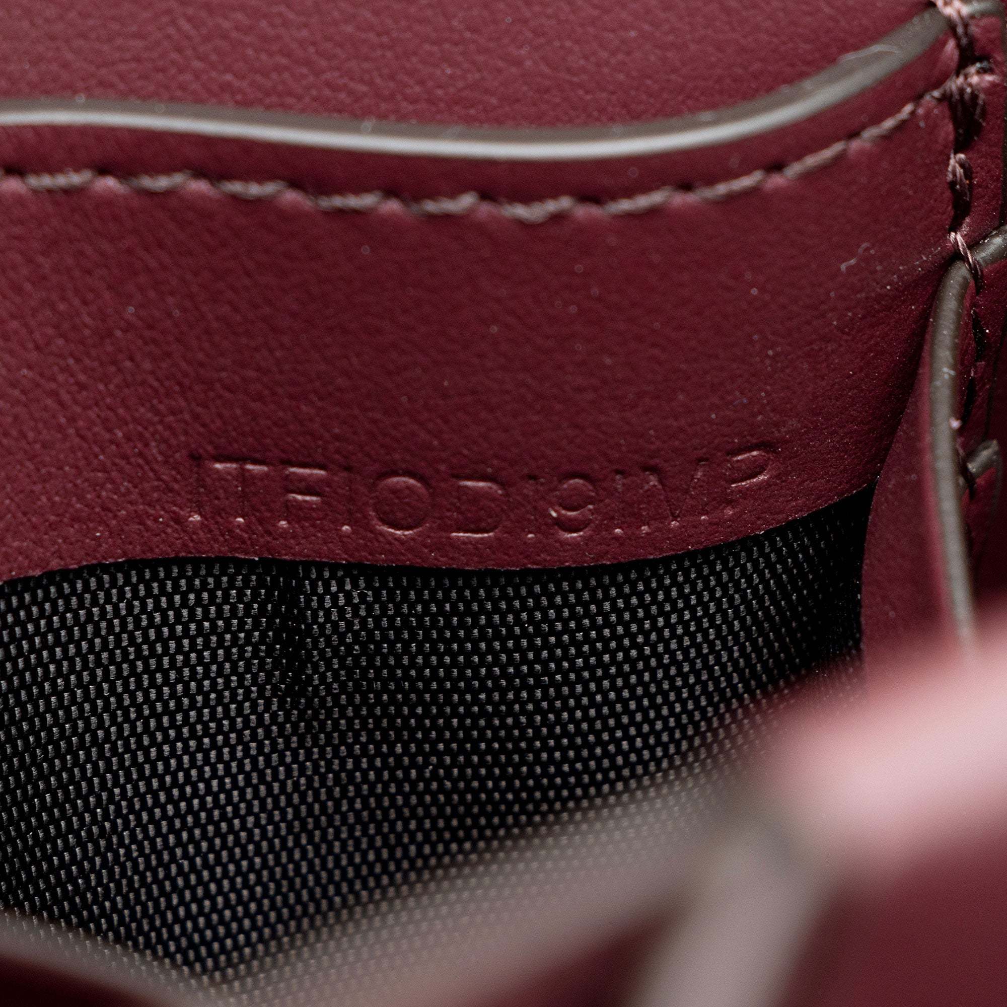 Burberry Leather Hazelmere Wallet on Strap (SHF-waAZED)