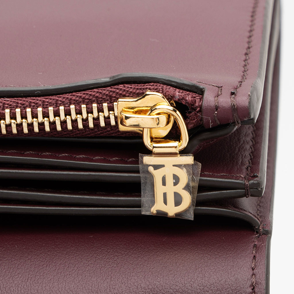 Burberry Leather Hazelmere Wallet on Strap (SHF-Xd3EZ4)