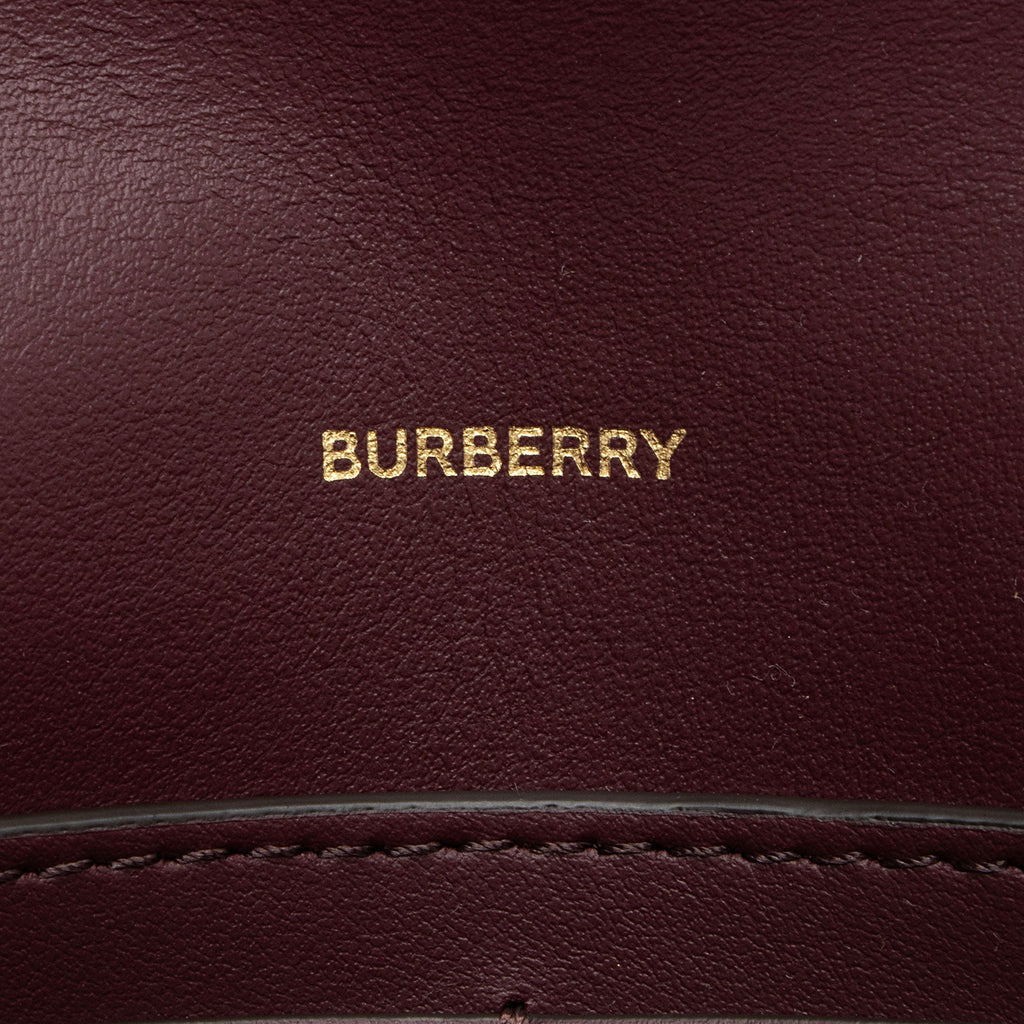 Burberry Leather Hazelmere Wallet on Strap (SHF-Xd3EZ4)