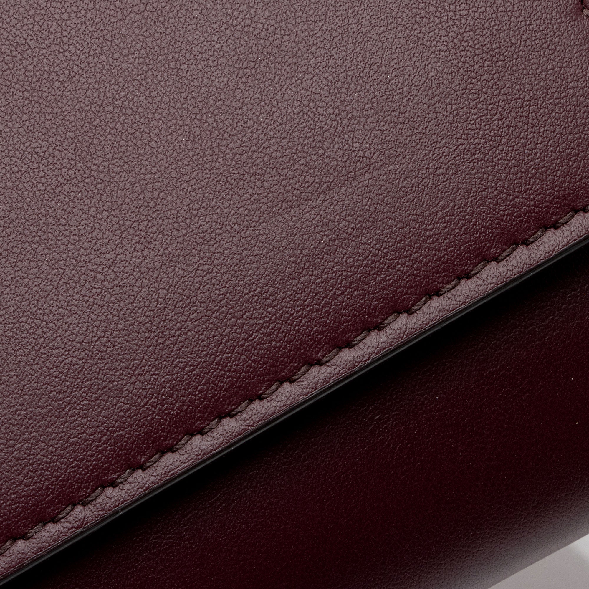 Burberry Leather Hazelmere Wallet On Strap (SHF-ggIvOR)