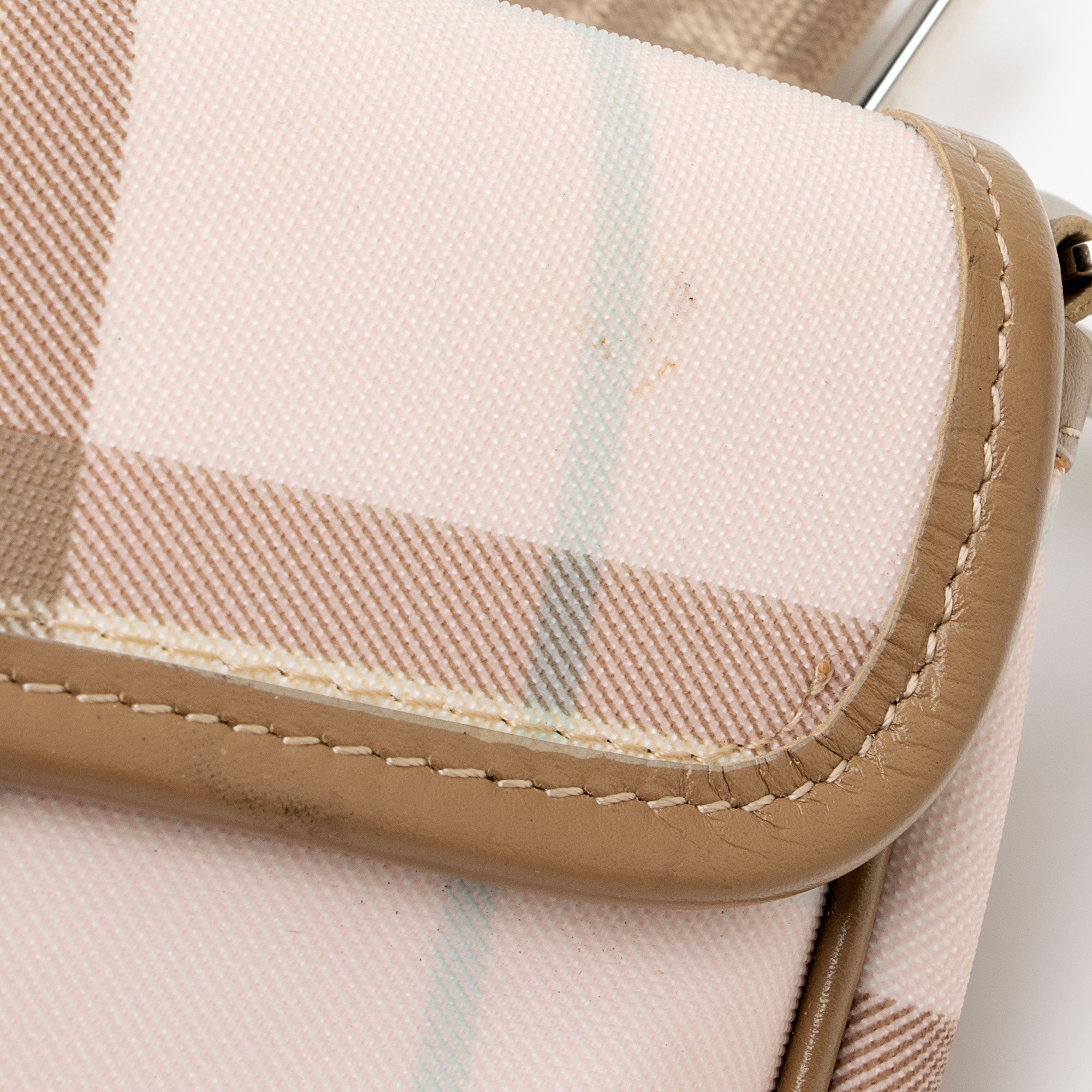 Burberry Nova Check Candy Shoulder Bag (SHF-uRG8qb)