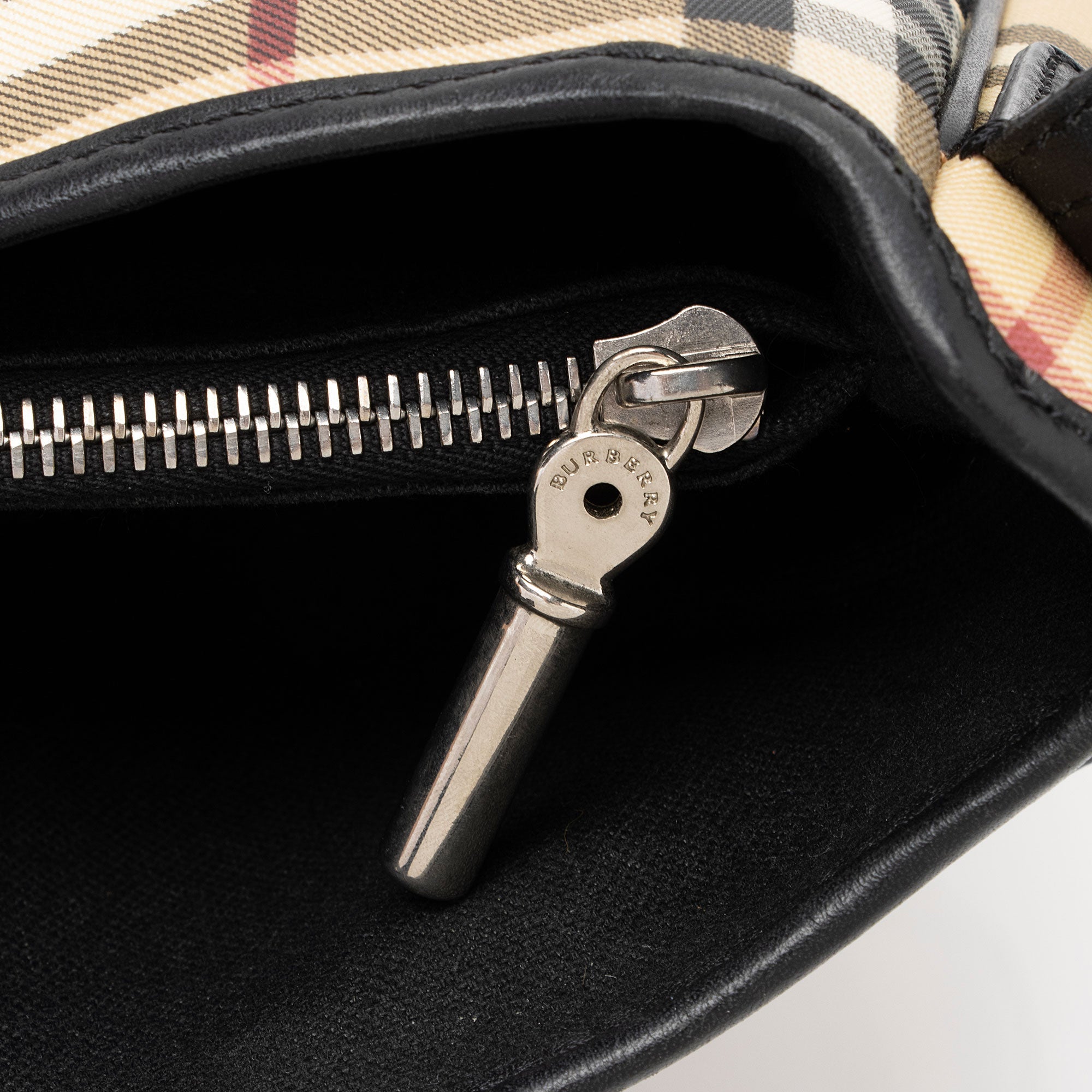 Burberry Nova Check Baguette Shoulder Bag (SHF-OeZL9i)
