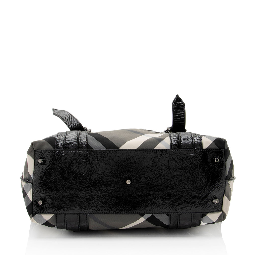 Burberry Nylon Beat Check Victoria Large Tote (SHF-Ll7sNt)