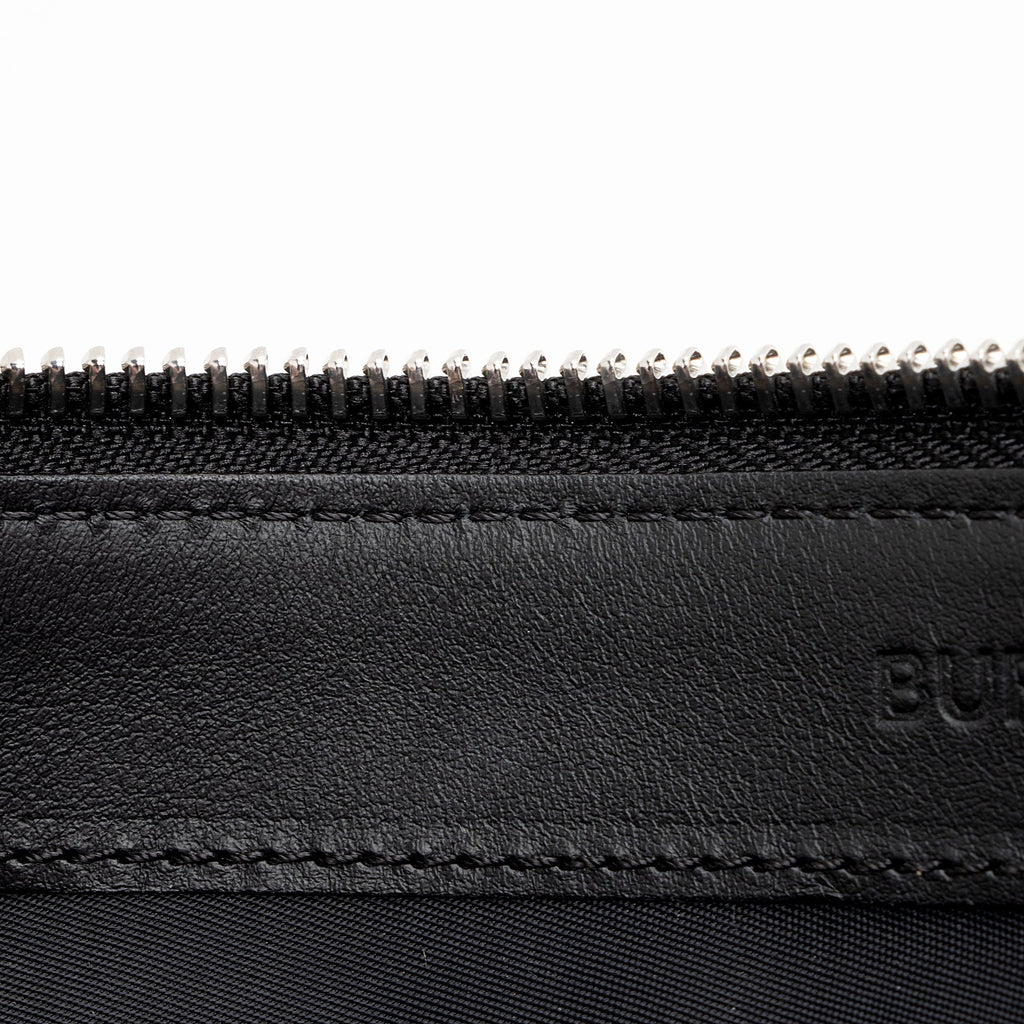 Burberry Calfskin B Hologram Flat Pouch (SHF-PFSFal)