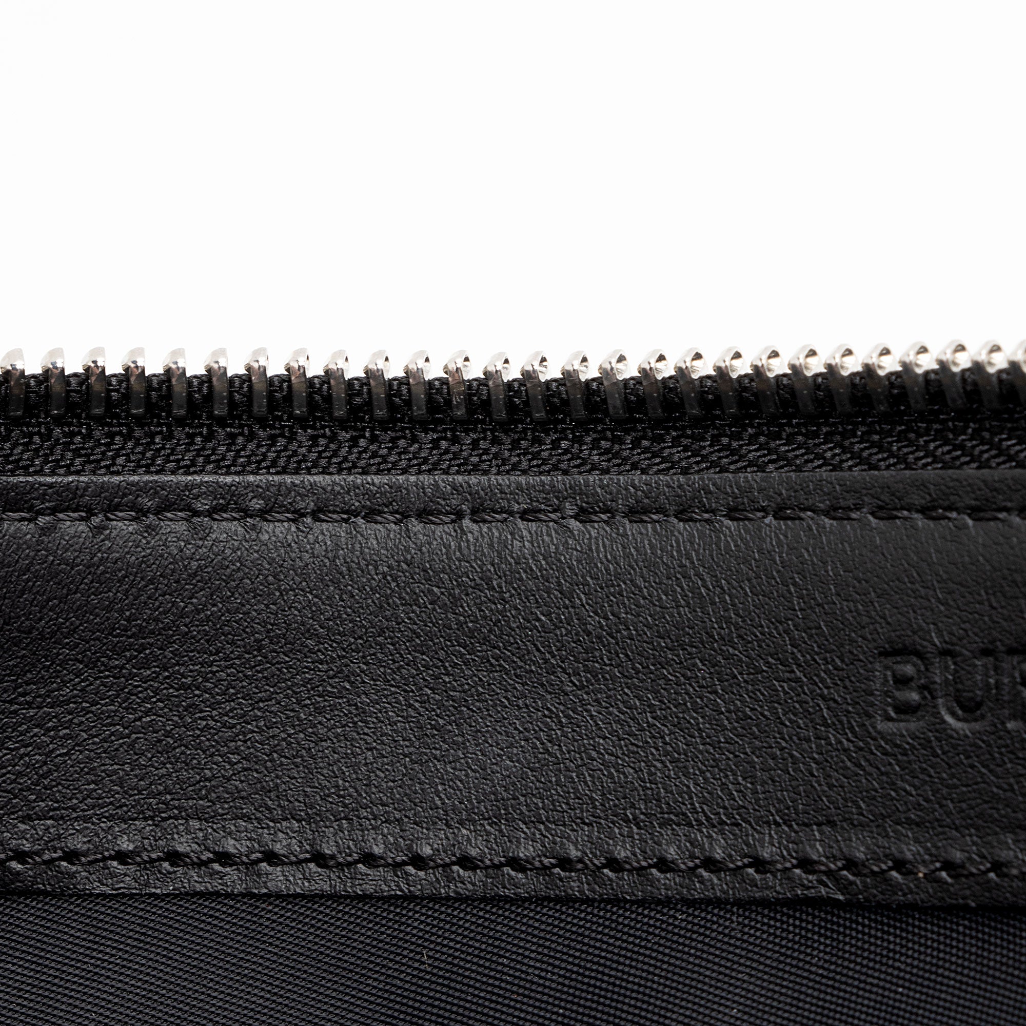 Burberry Calfskin B Hologram Flat Pouch (SHF-PFSFal)