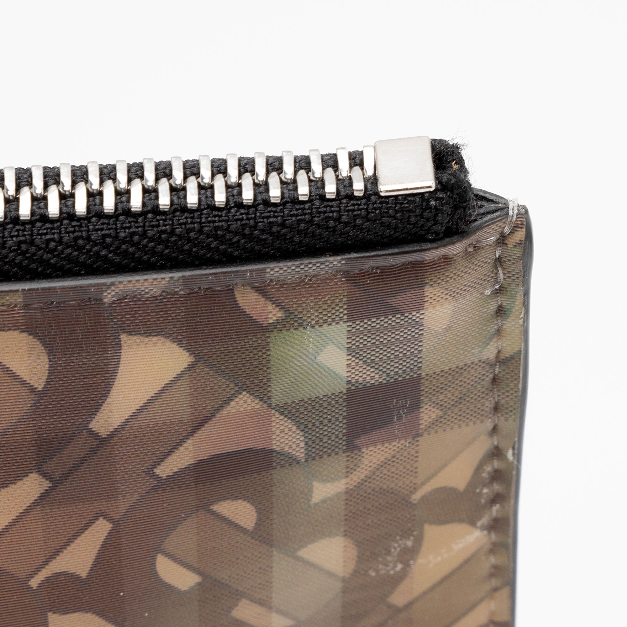 Burberry Calfskin B Hologram Flat Pouch (SHF-PFSFal)