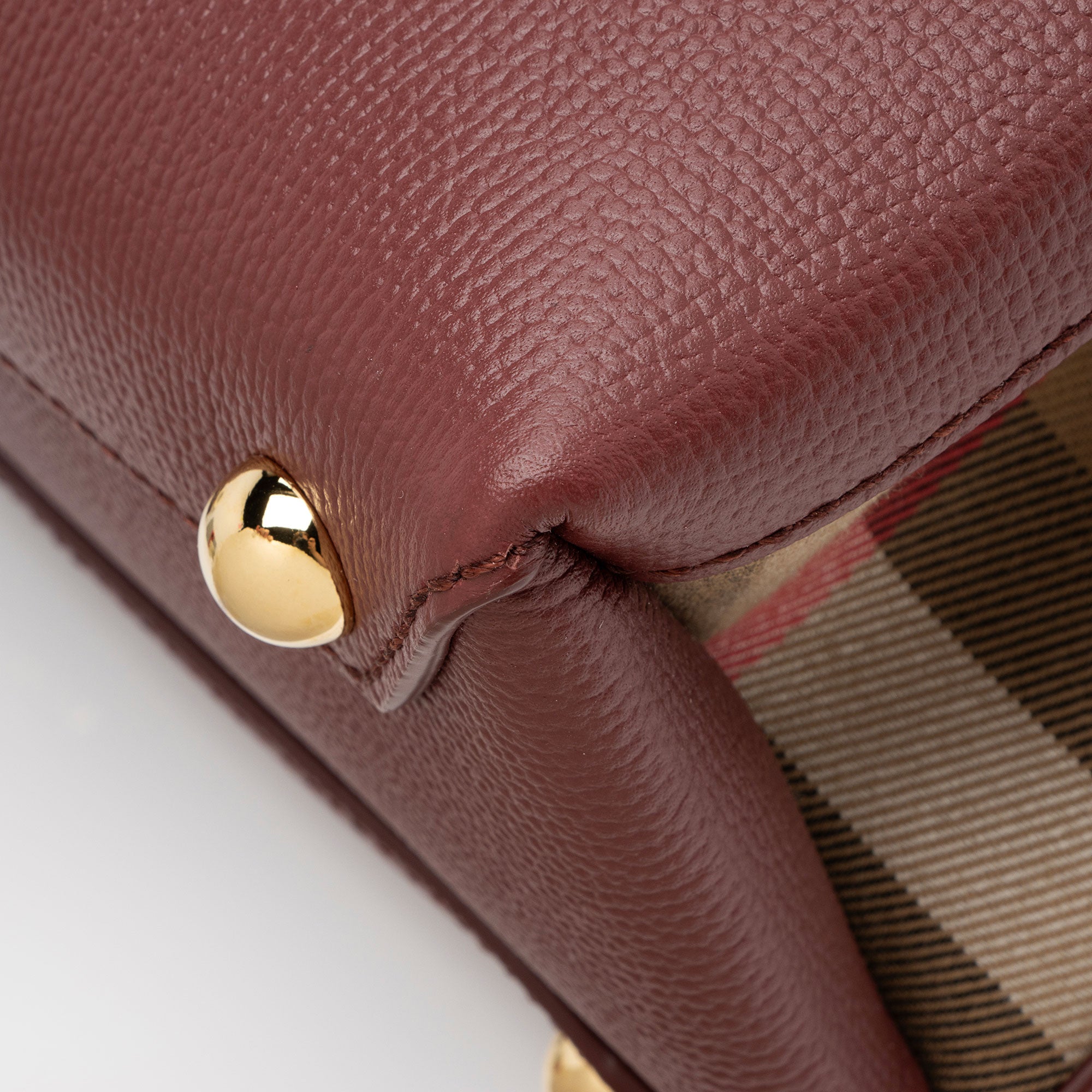 Burberry House Check Leather Banner Small Tote (SHF-uQjvzx)