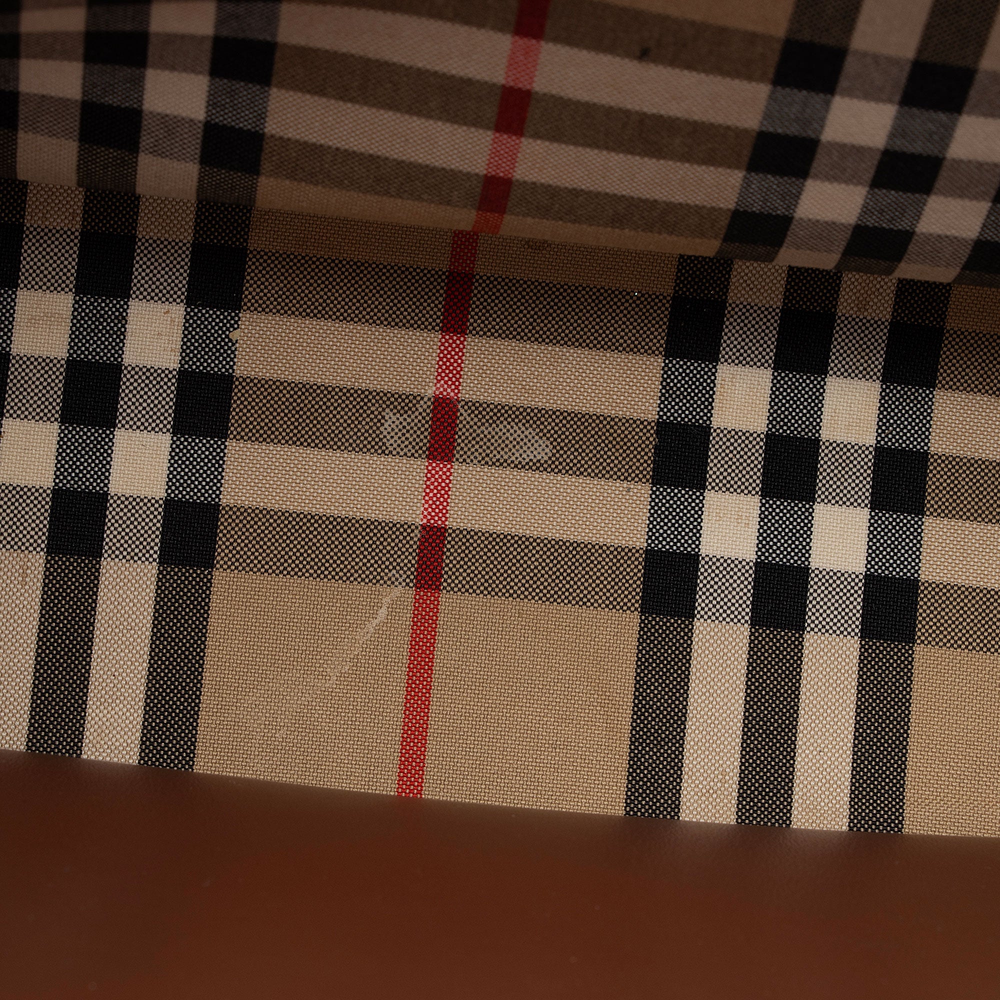 Burberry Vintage Check Smooth Calfskin Title Large Tote (SHF-NtxU8m)