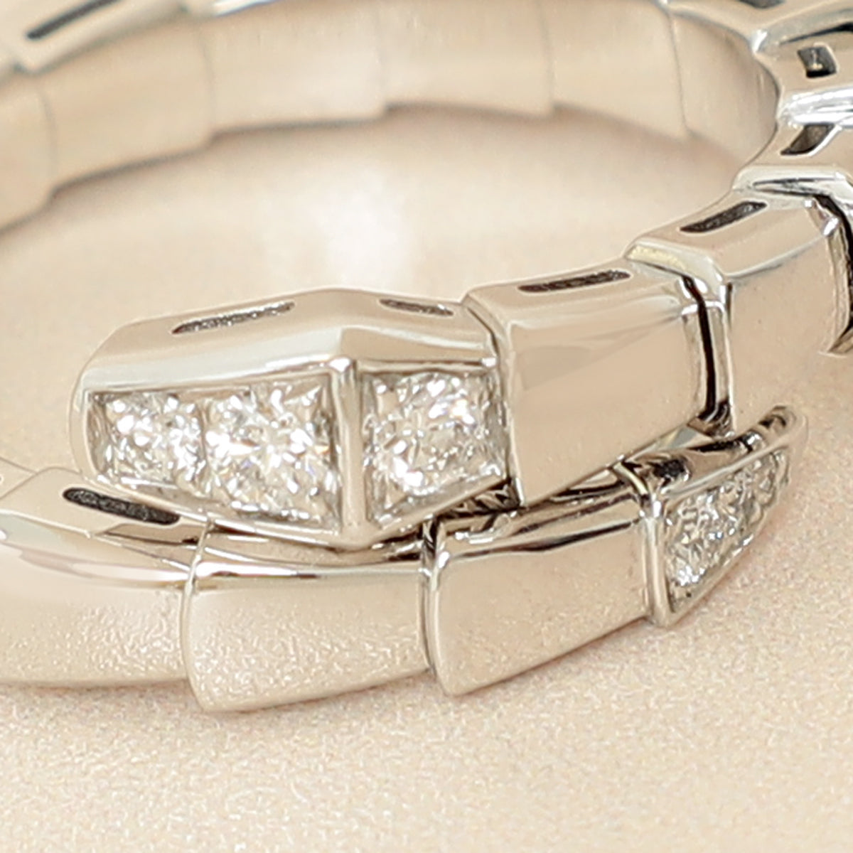 Bvlgari 18K White Gold Serpenti Viper Diamond Ring 54-56