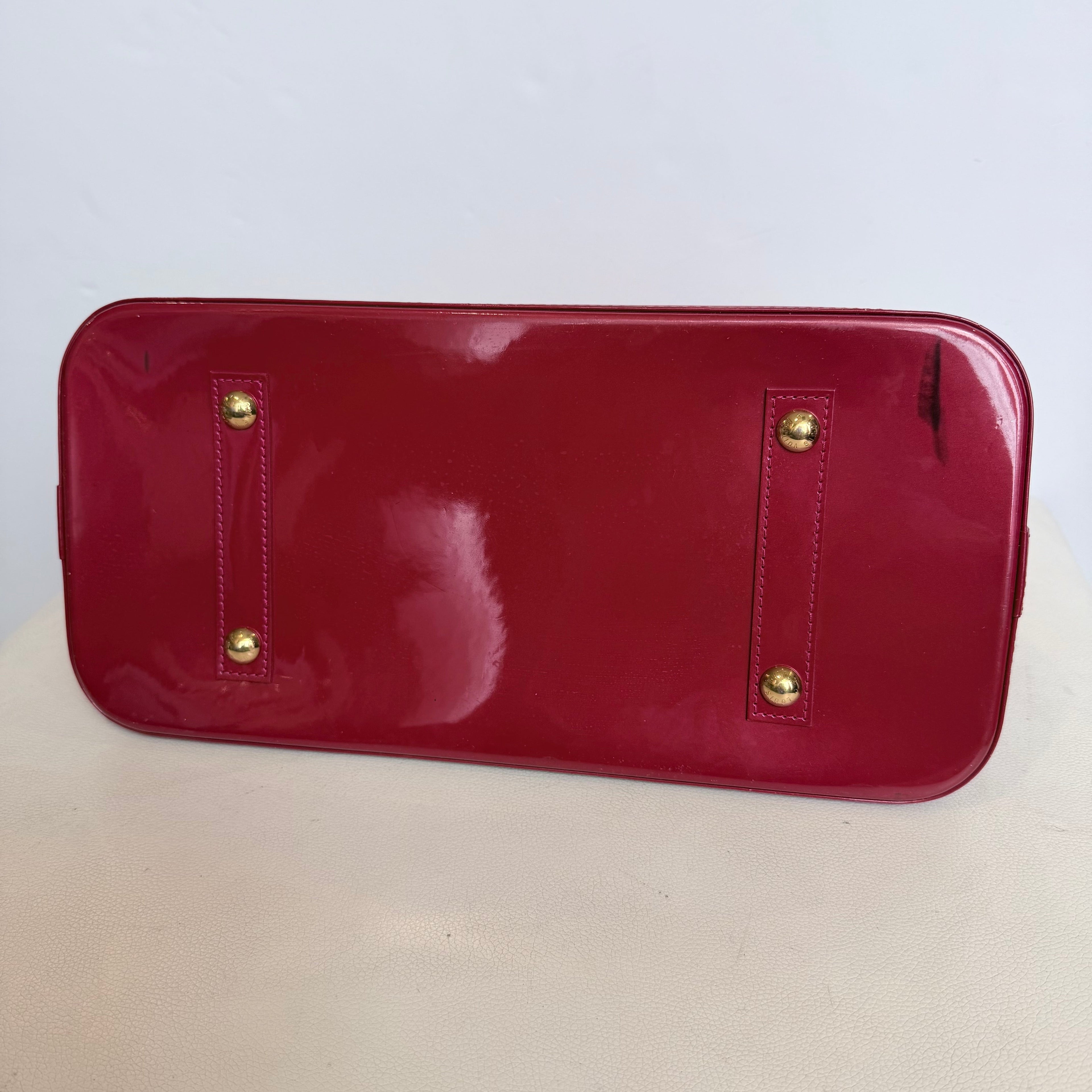 LOUIS VUITTON Vernis Alma MM Pomme D'Amour