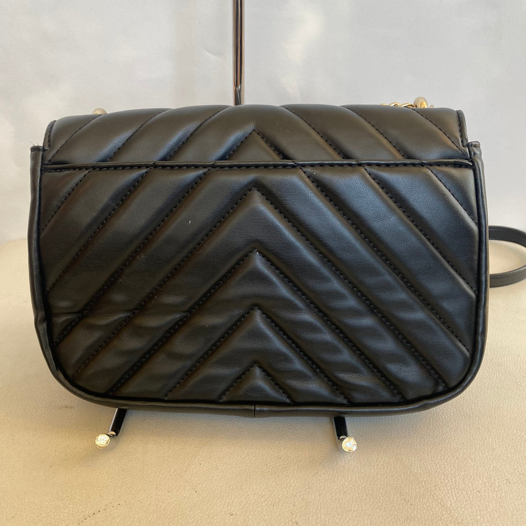 DKNY Veronica Large Chevron Quilted  Flap Chain Shoulder Bag/Crossbody in Black