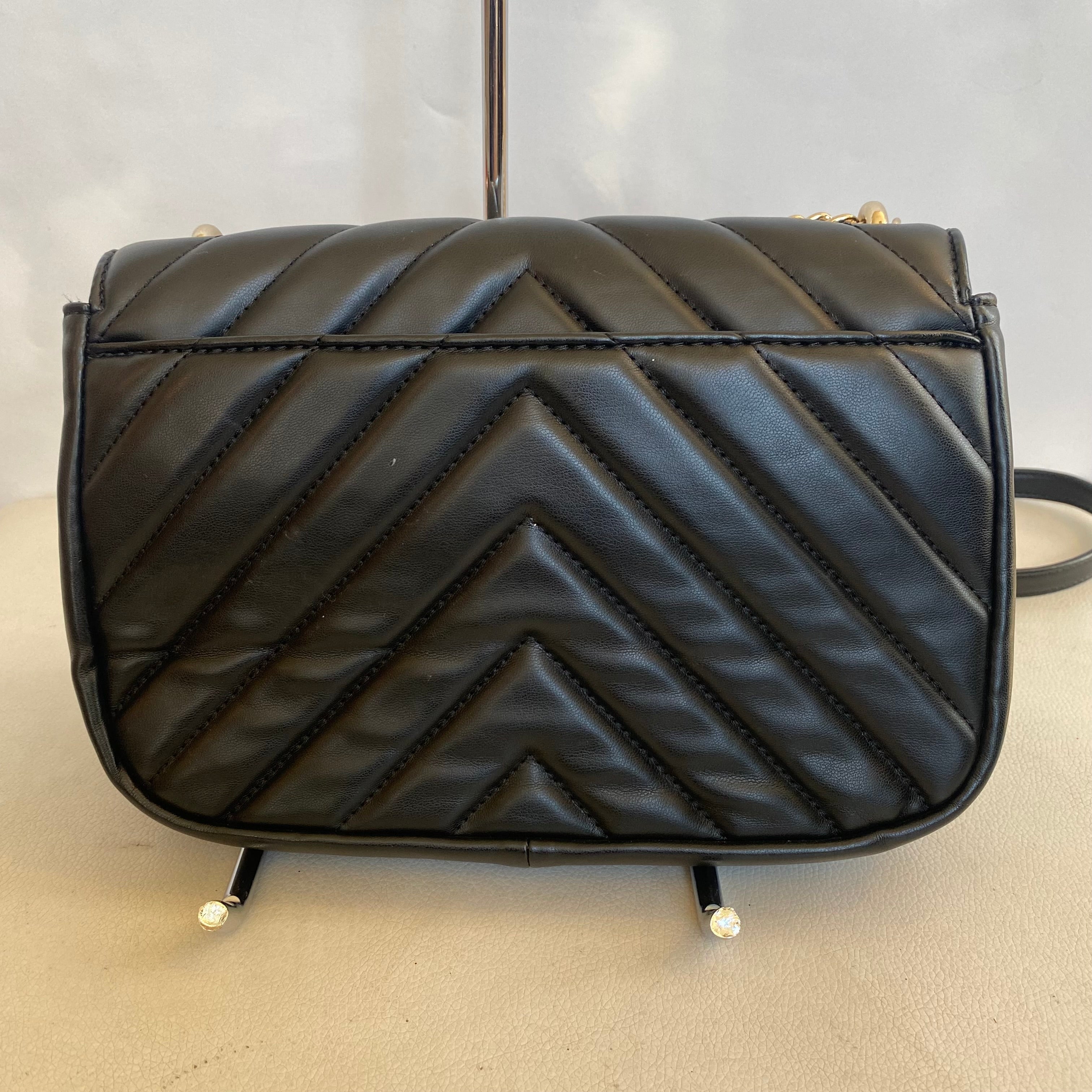 DKNY Veronica Large Chevron Quilted  Flap Chain Shoulder Bag/Crossbody in Black
