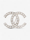 Chanel Interlocking CC Brooch Silver / Pearl Base Metal