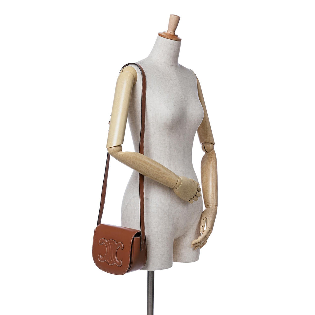 Celine Calfskin Triomphe Folco Crossbody (SHG-HdCiDA)