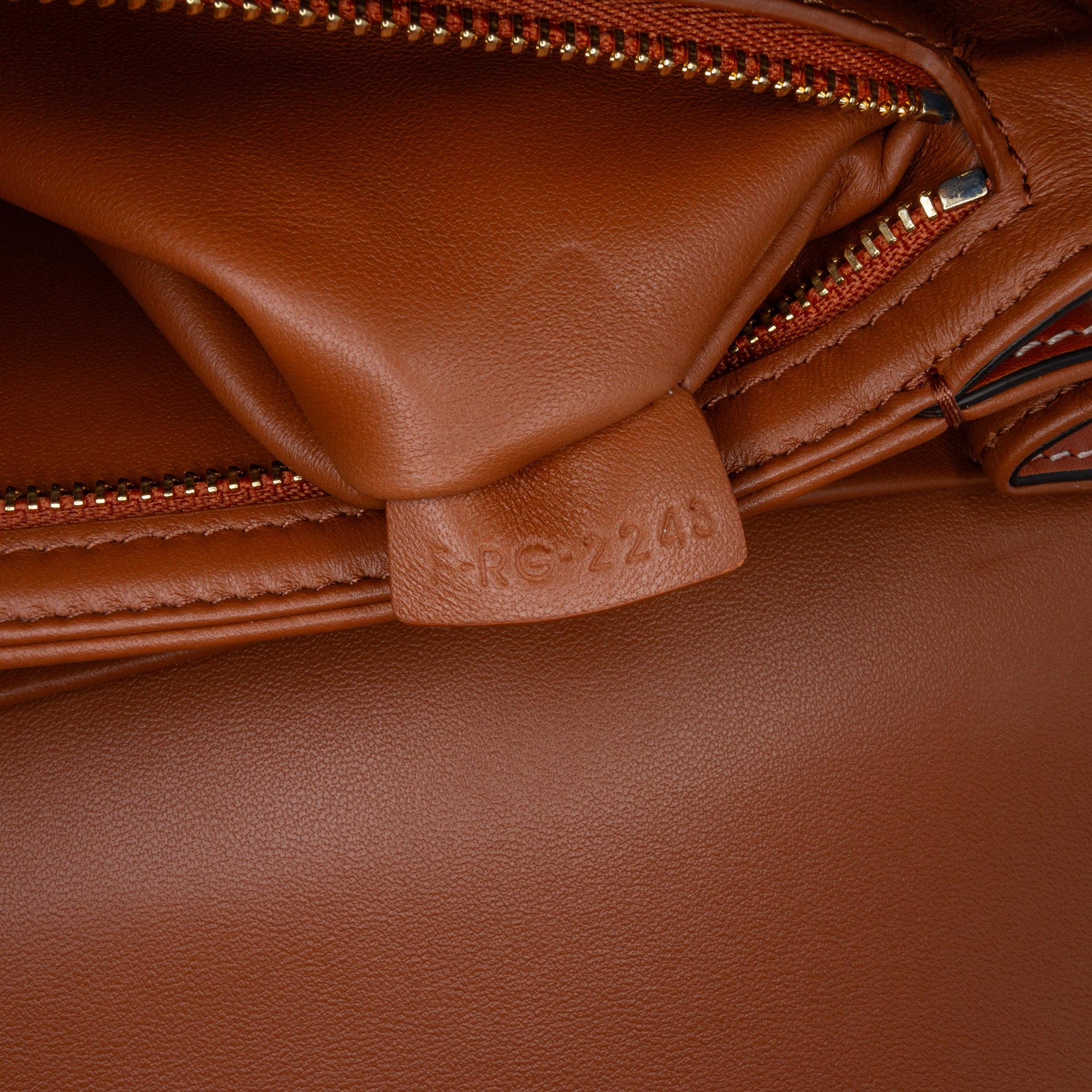 Celine Classique Shiny Calfskin Triomphe Crossbody (SHG-tC2vNF)