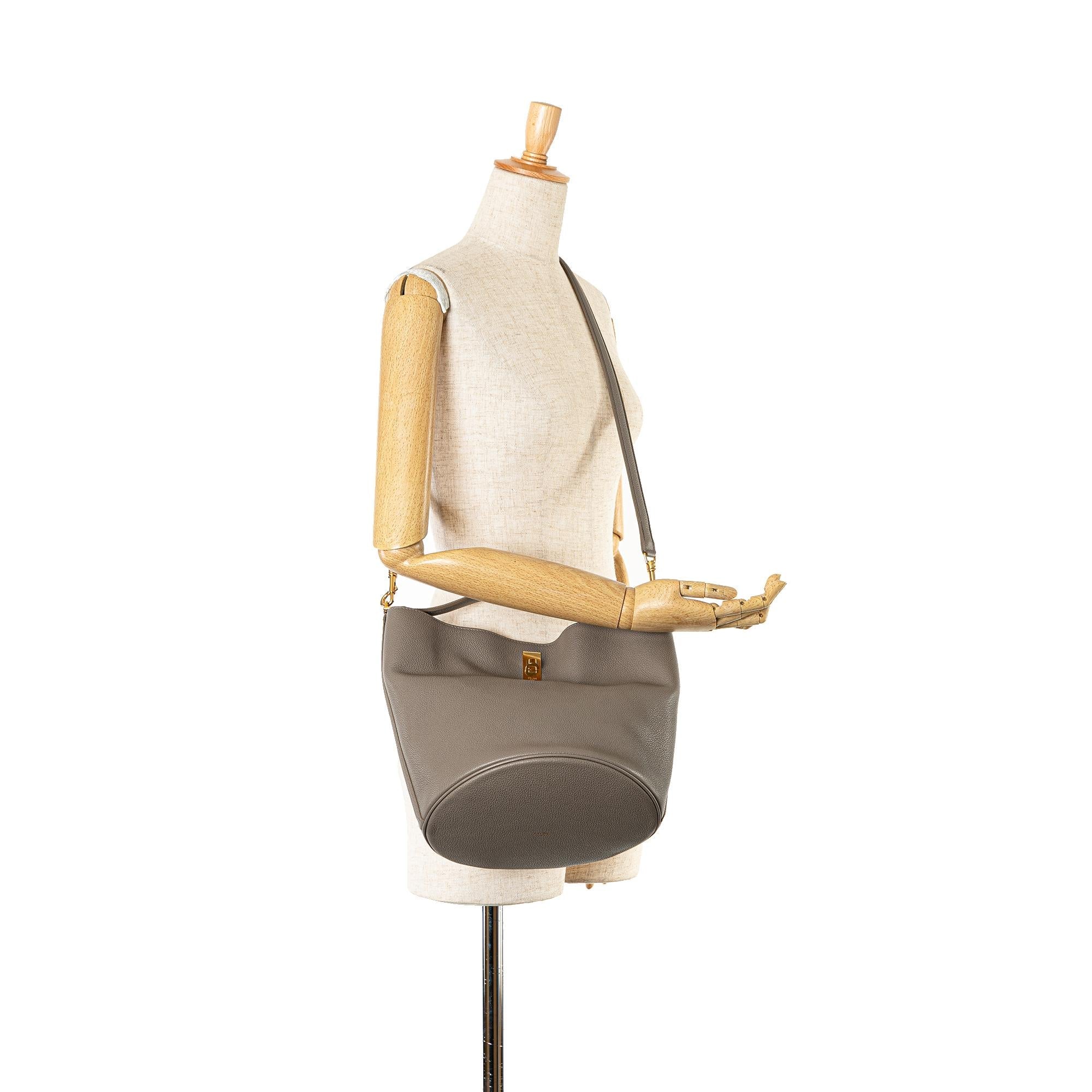 Celine Supple Grained Calfskin Bucket 16 (SHG-dh5EPH)