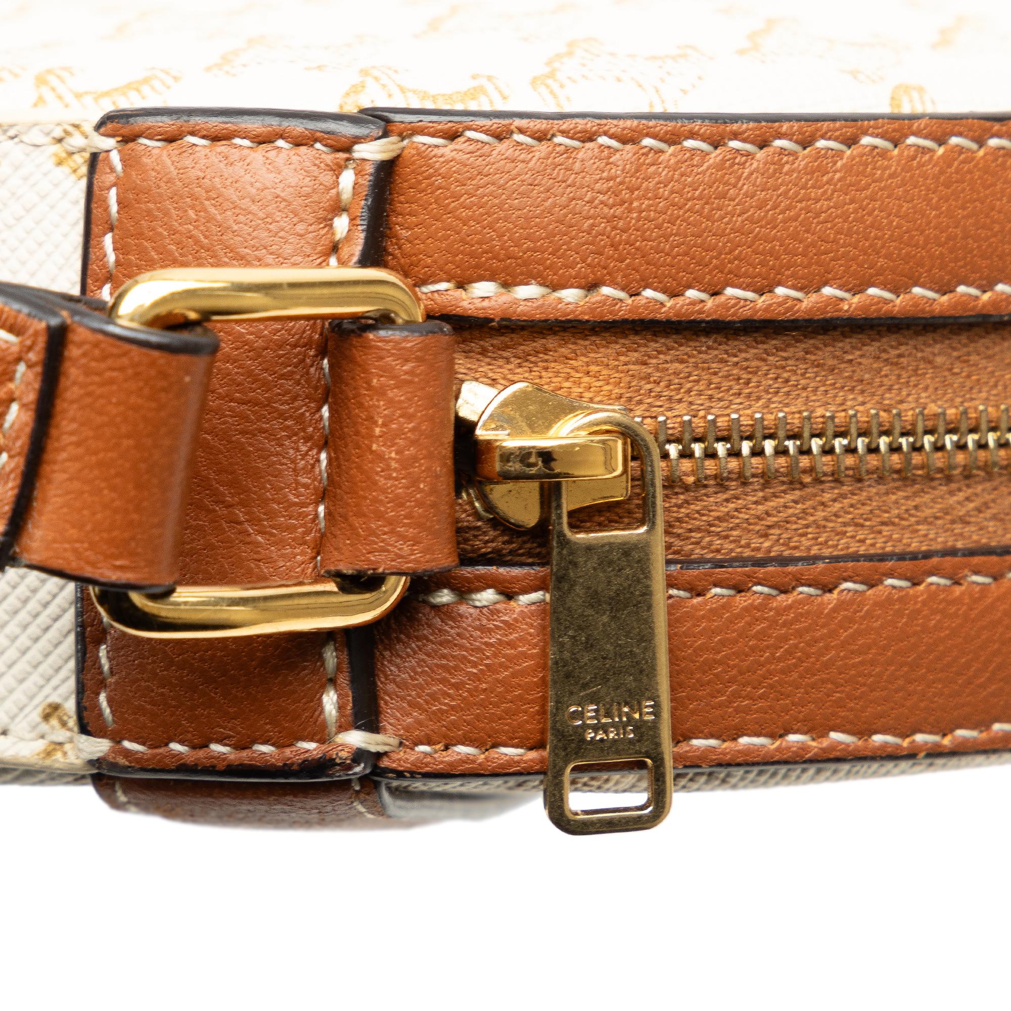 Celine Triomphe Round Purse on Strap (SHG-miPFWr)