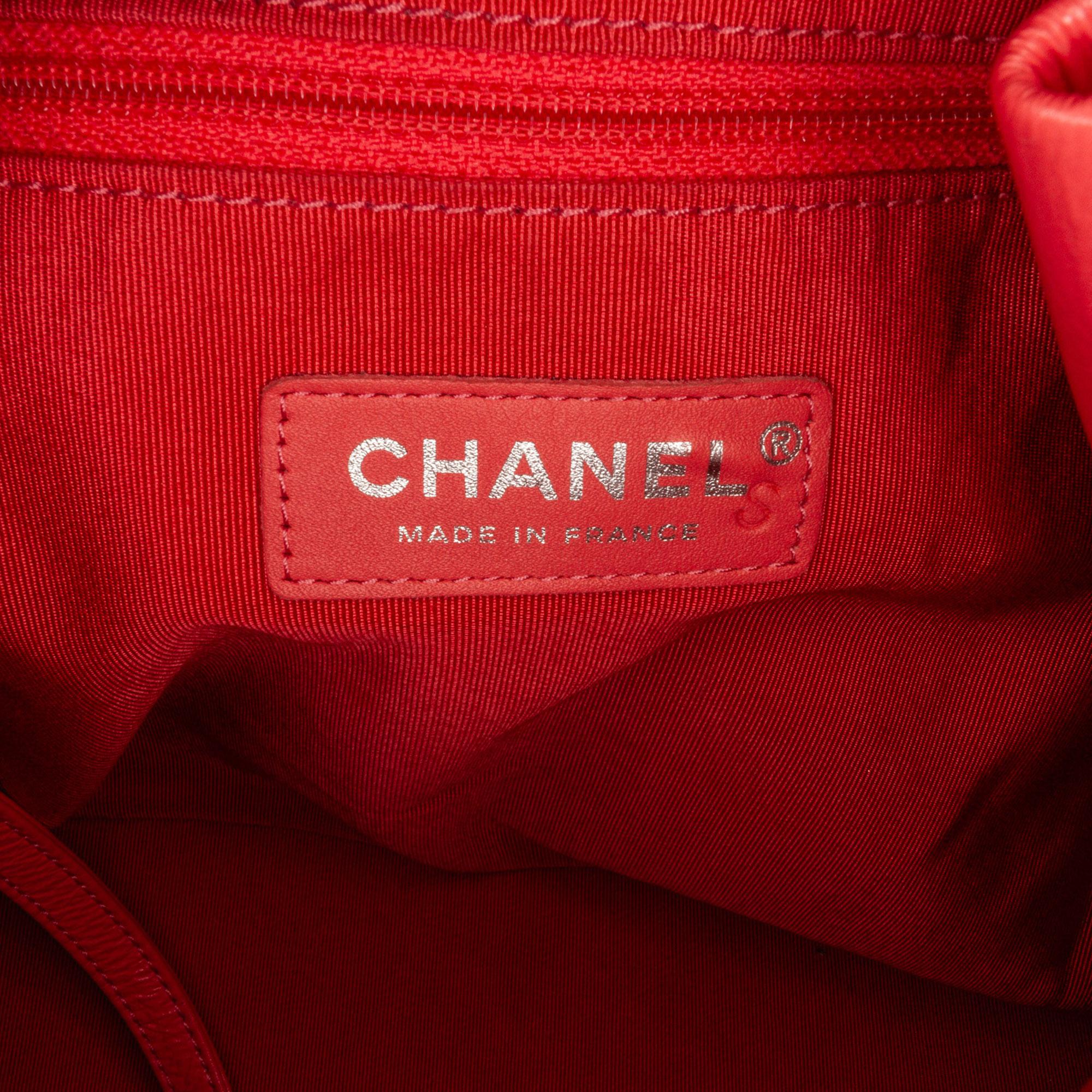 Chanel CC Chain Drawstring Bucket Bag (SHG-nXJ6uF)