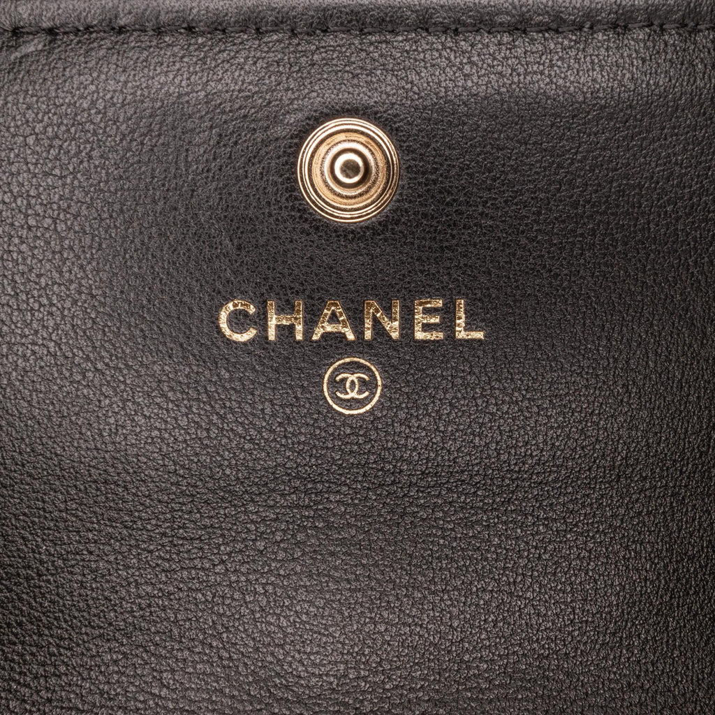 Chanel CC Lambskin About Pearls Card Holder On Chain (SHG-viiUda)