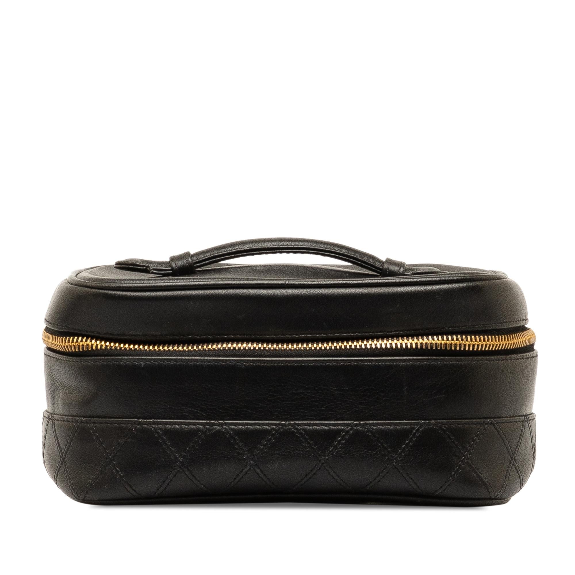 Chanel CC Lambskin Vanity Case (SHG-US9oms)