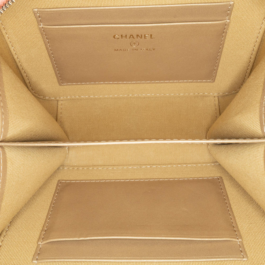 Chanel CC Quilted Lambskin Pearl Crush Camera Bag (SHG-S5d4T2)