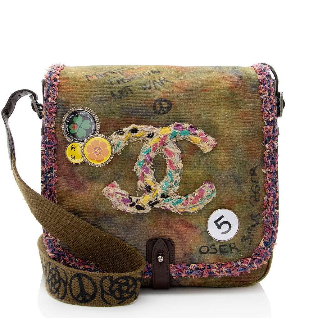 Chanel Canvas On The Pavements CC Messenger Bag (SHF-kA4nOX)