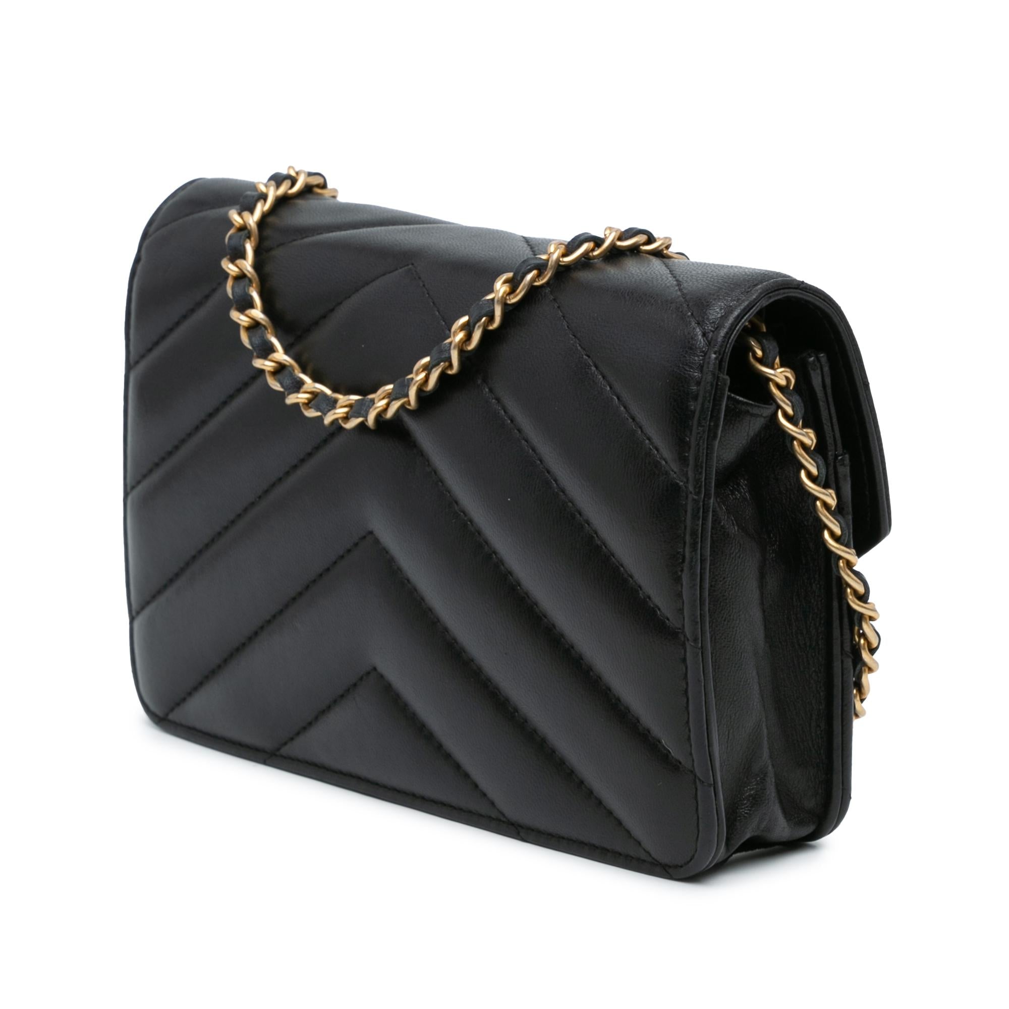 Chanel Chevron Lambskin Button Wallet On Chain (SHG-zOLBNO)