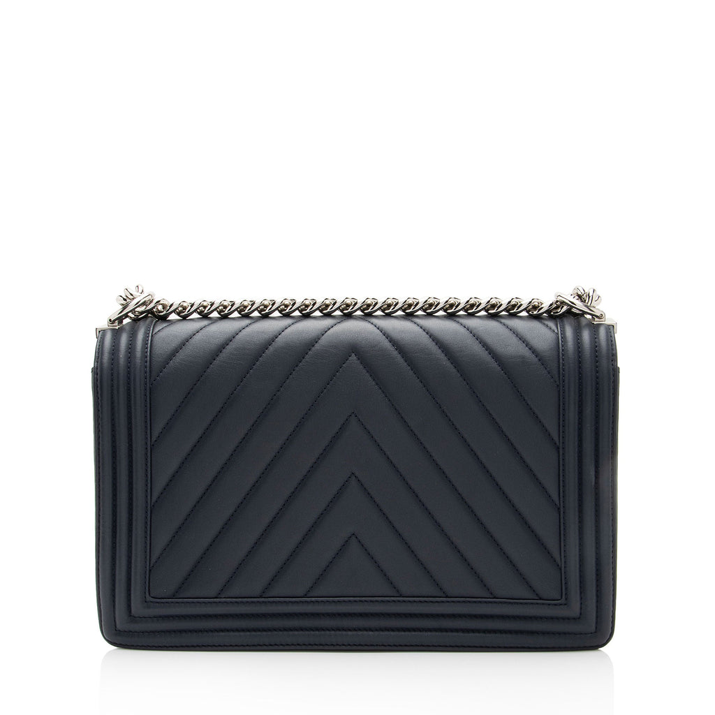 Chanel Chevron Lambskin New Medium Boy Bag (SHF-SYvI5N)