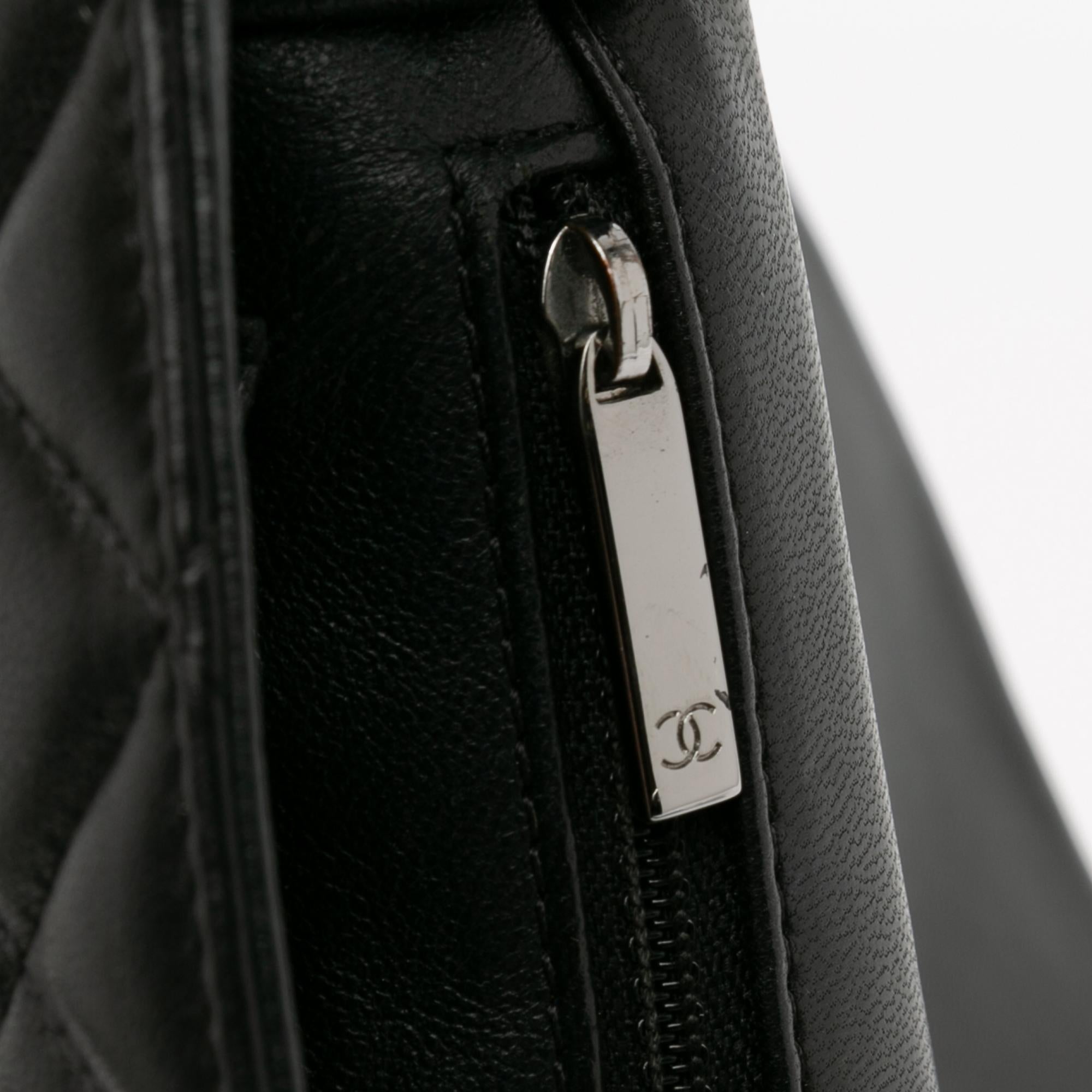 Chanel Jumbo Classic Bicolor Lambskin Twist Flap (SHG-8KW5ON)