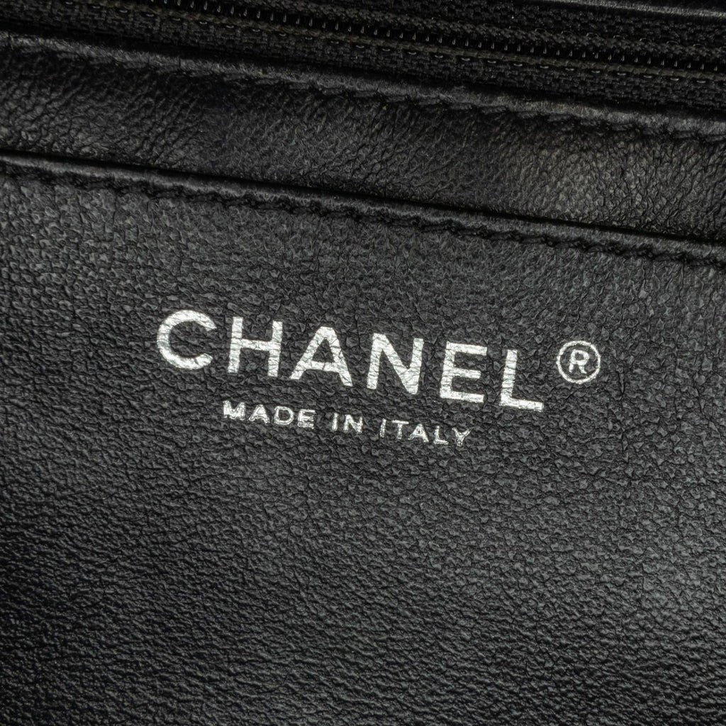 Chanel Jumbo Classic Bicolor Lambskin Twist Flap (SHG-8KW5ON)
