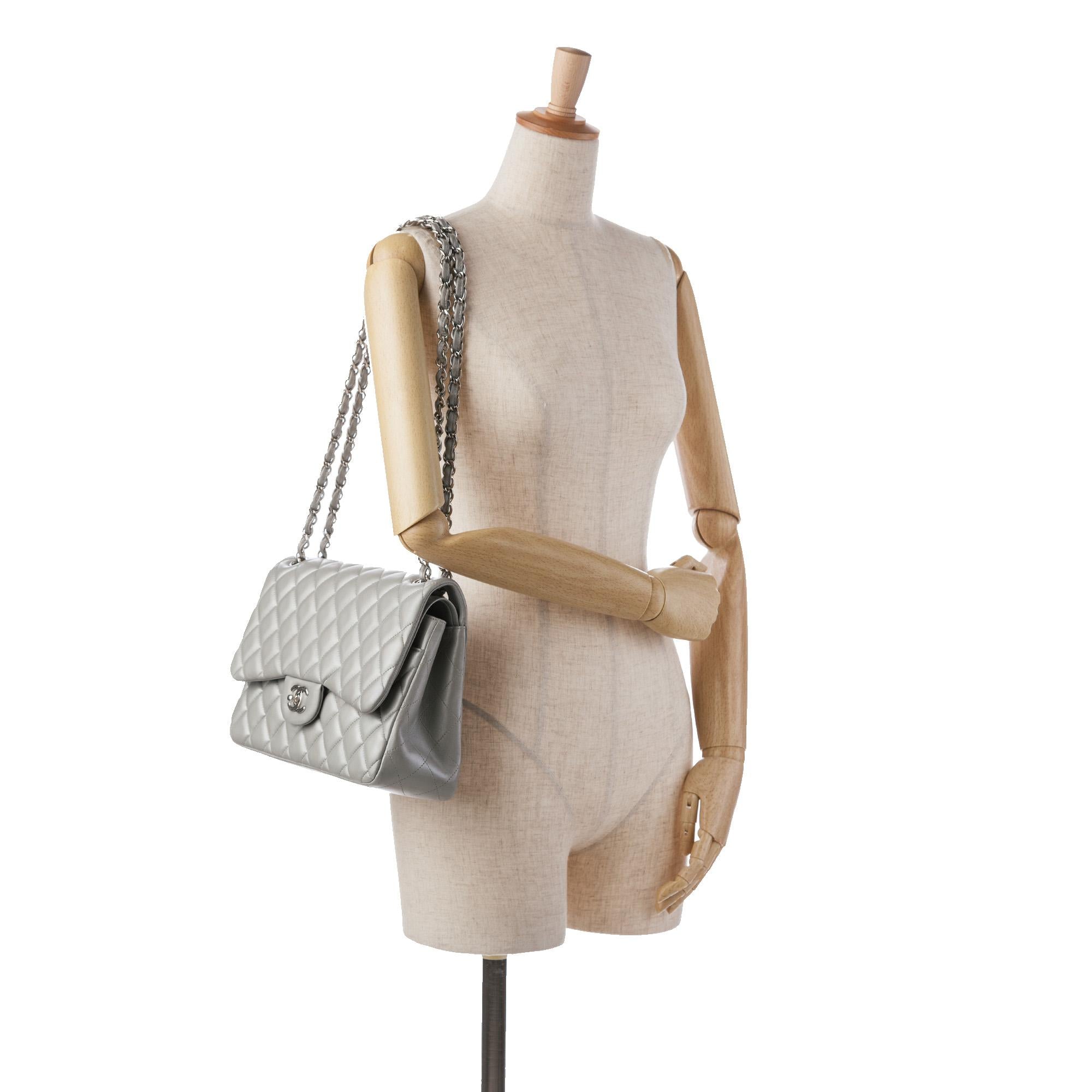 Chanel Jumbo Classic Lambskin Double Flap (SHG-9Vm2sZ)