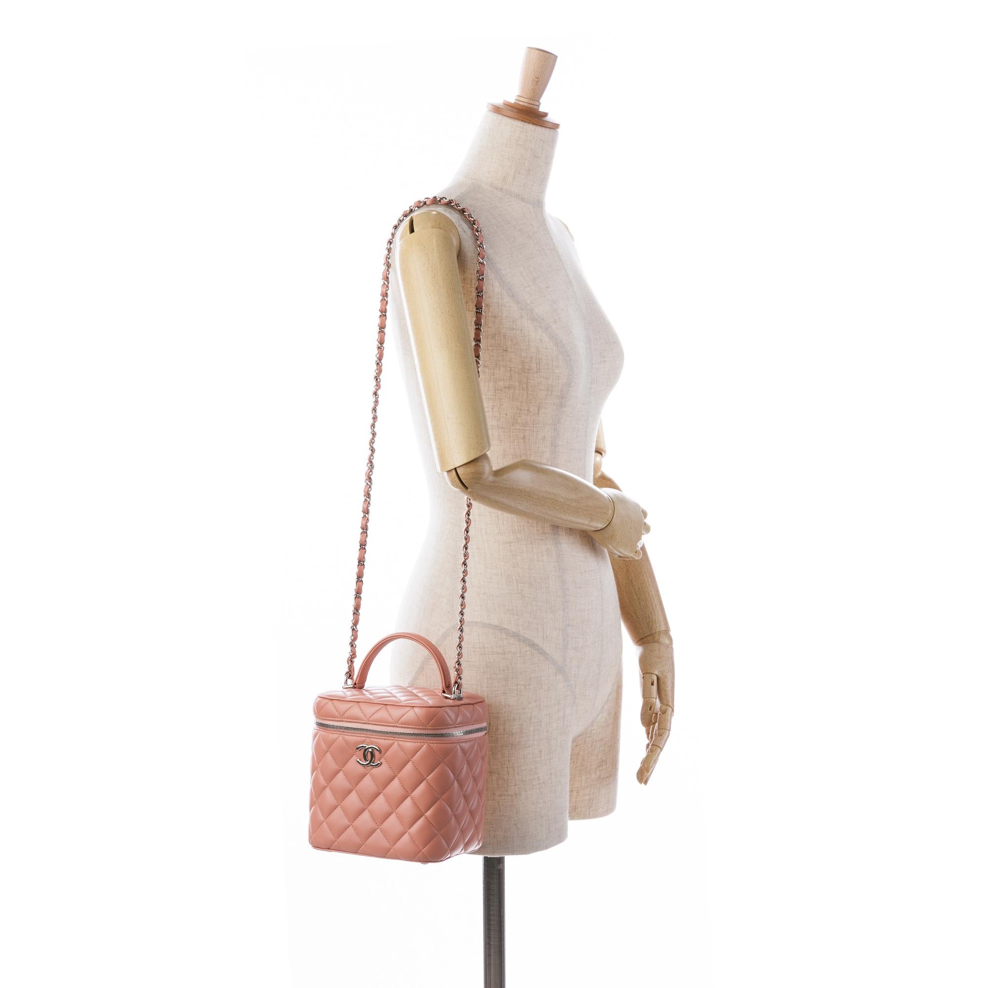 Chanel Lambskin Top Handle Vanity Case with Chain (SHG-hnAAMY)